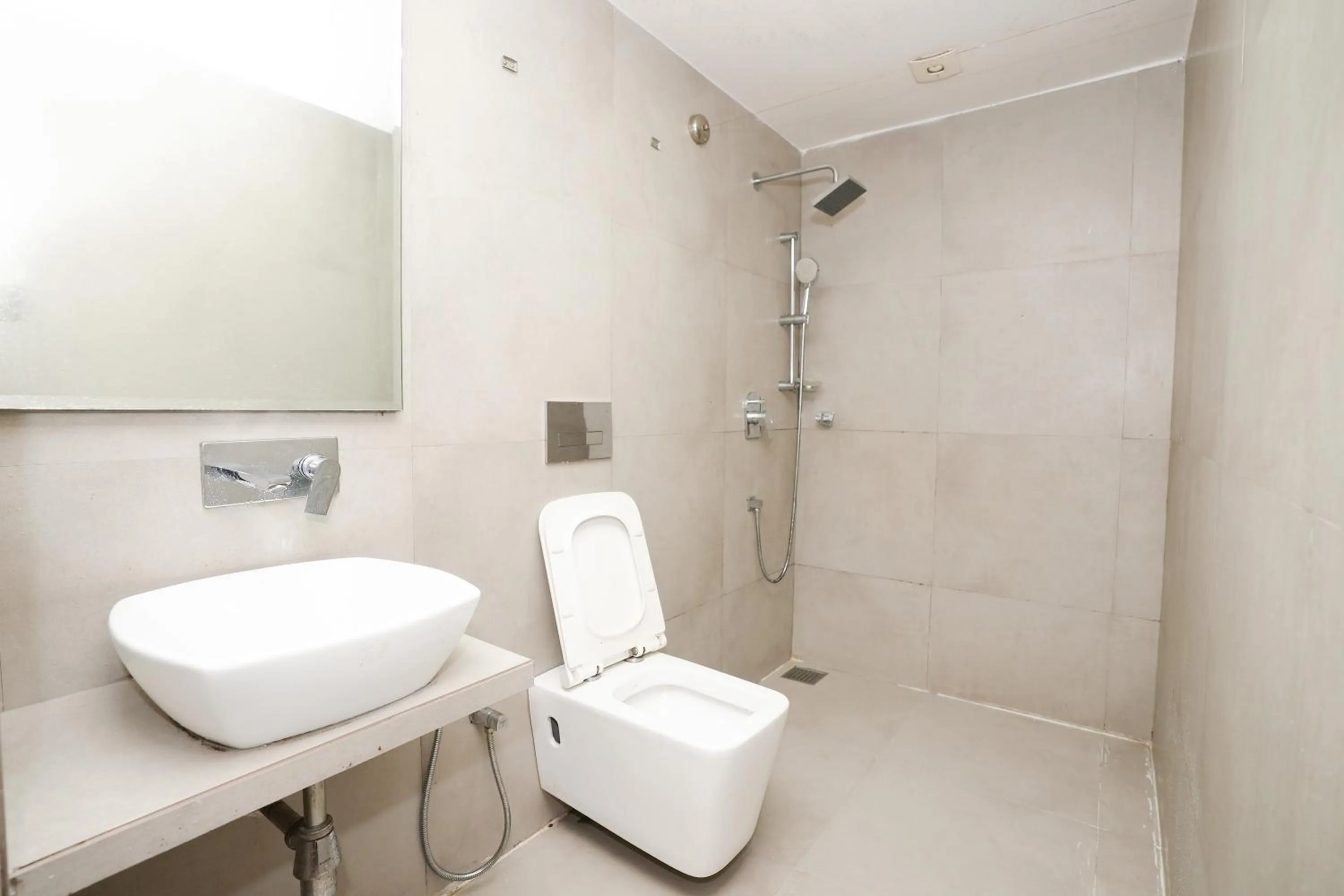 Shower, Bathroom in Hotel Elegance Nx