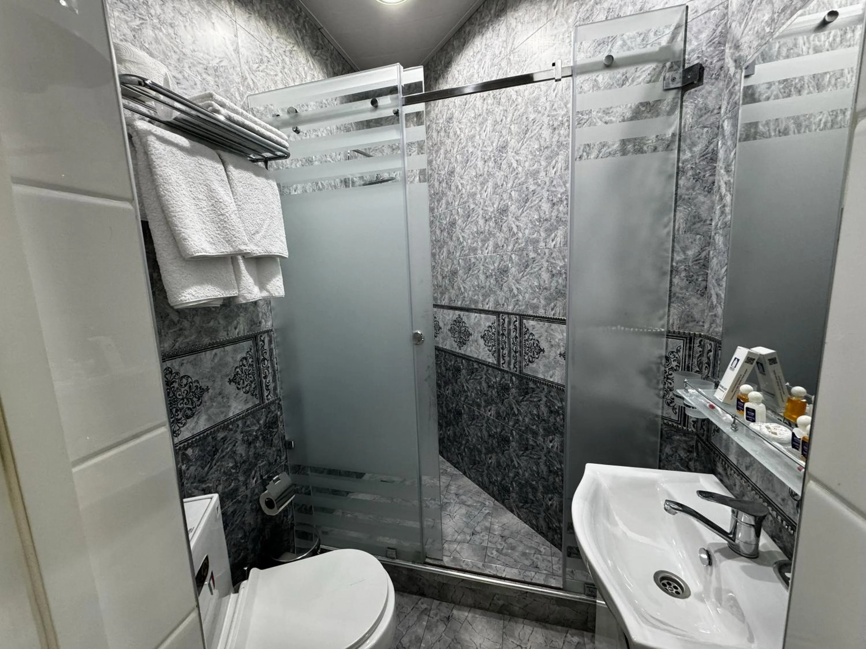 Shower in BEX SUENO HOTEL