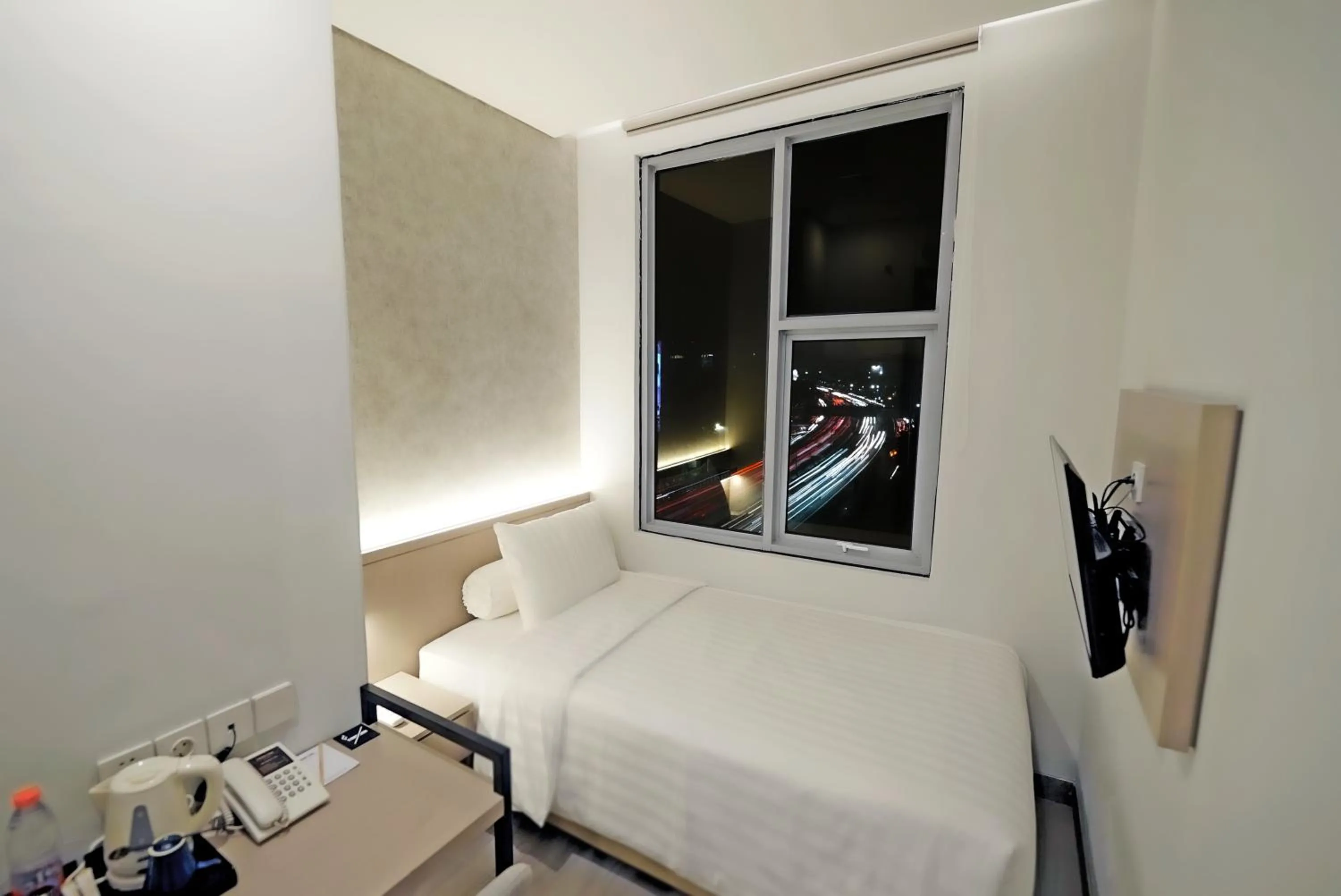 Single Room in Front One Boutique Hotel Taman Anggrek