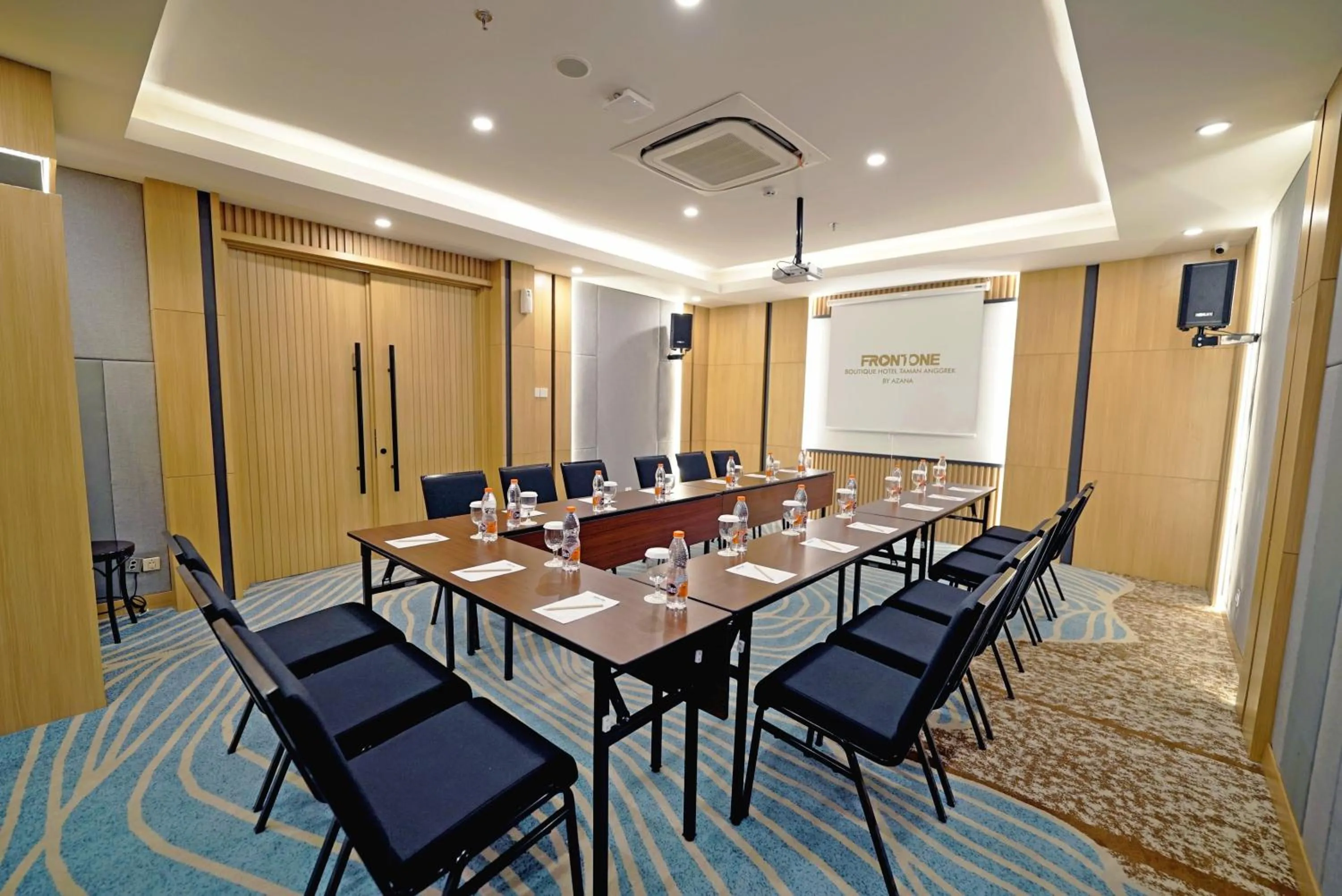 Meeting/conference room in Front One Boutique Hotel Taman Anggrek