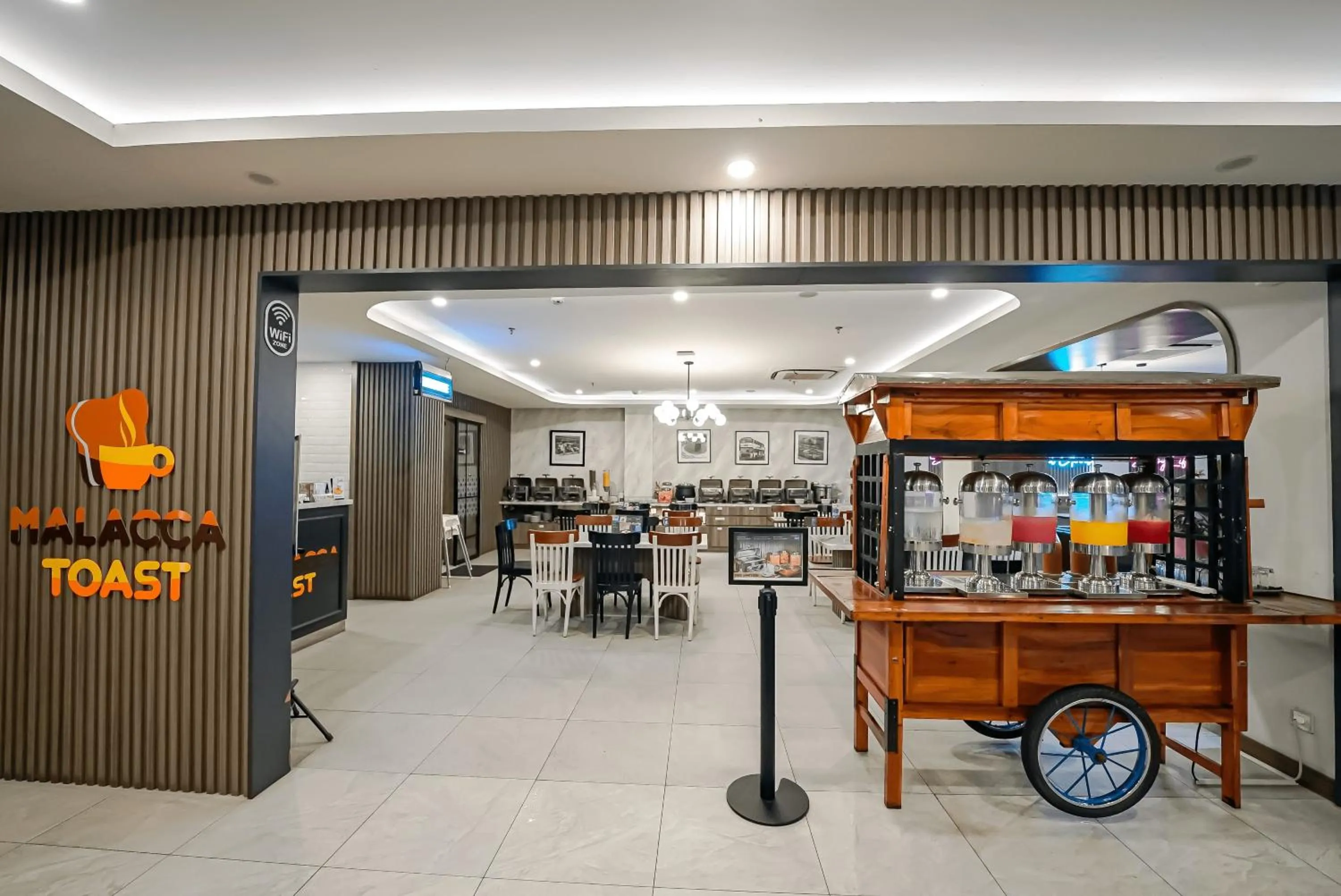 Restaurant/places to eat in Front One Boutique Hotel Taman Anggrek