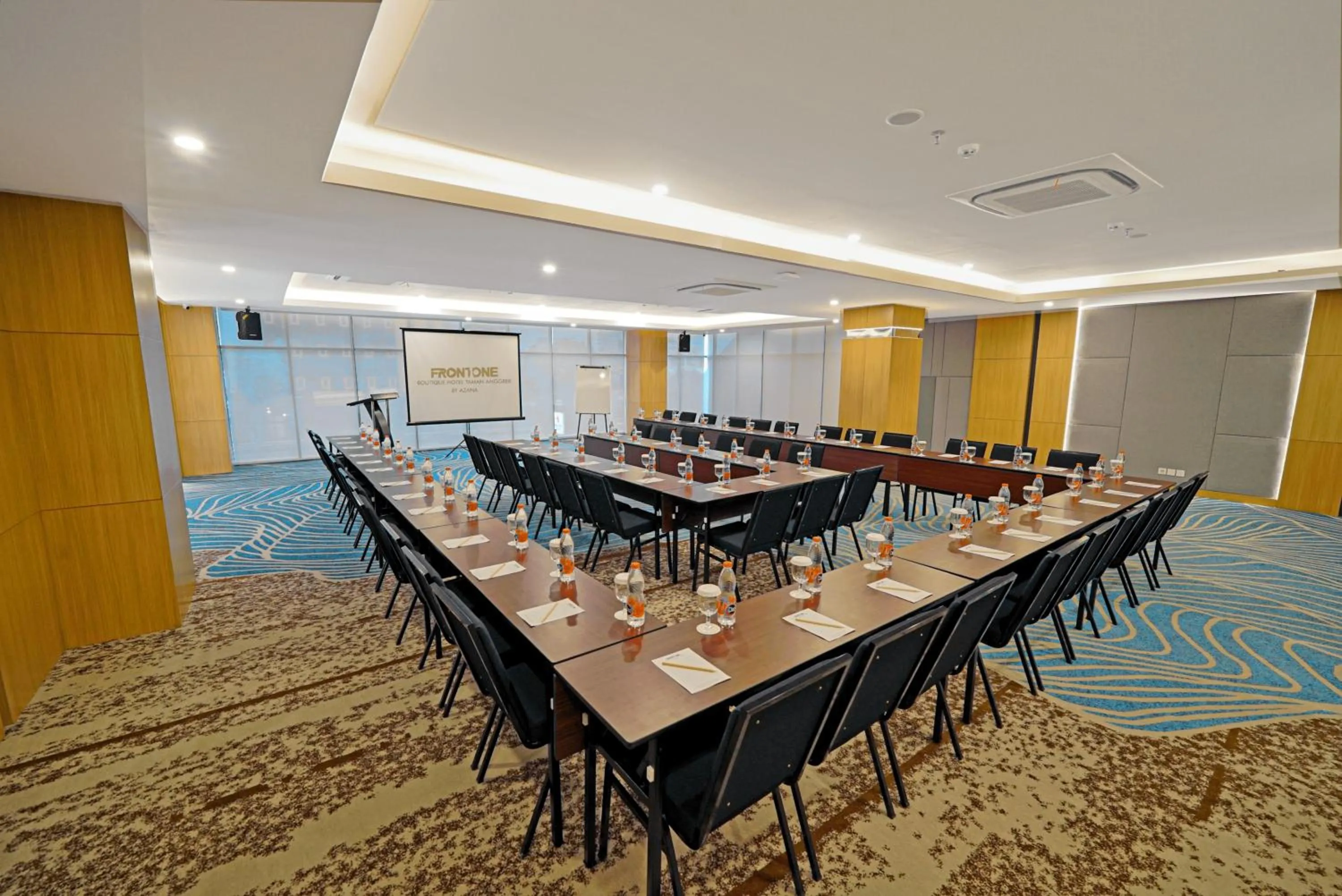 Meeting/conference room in Front One Boutique Hotel Taman Anggrek