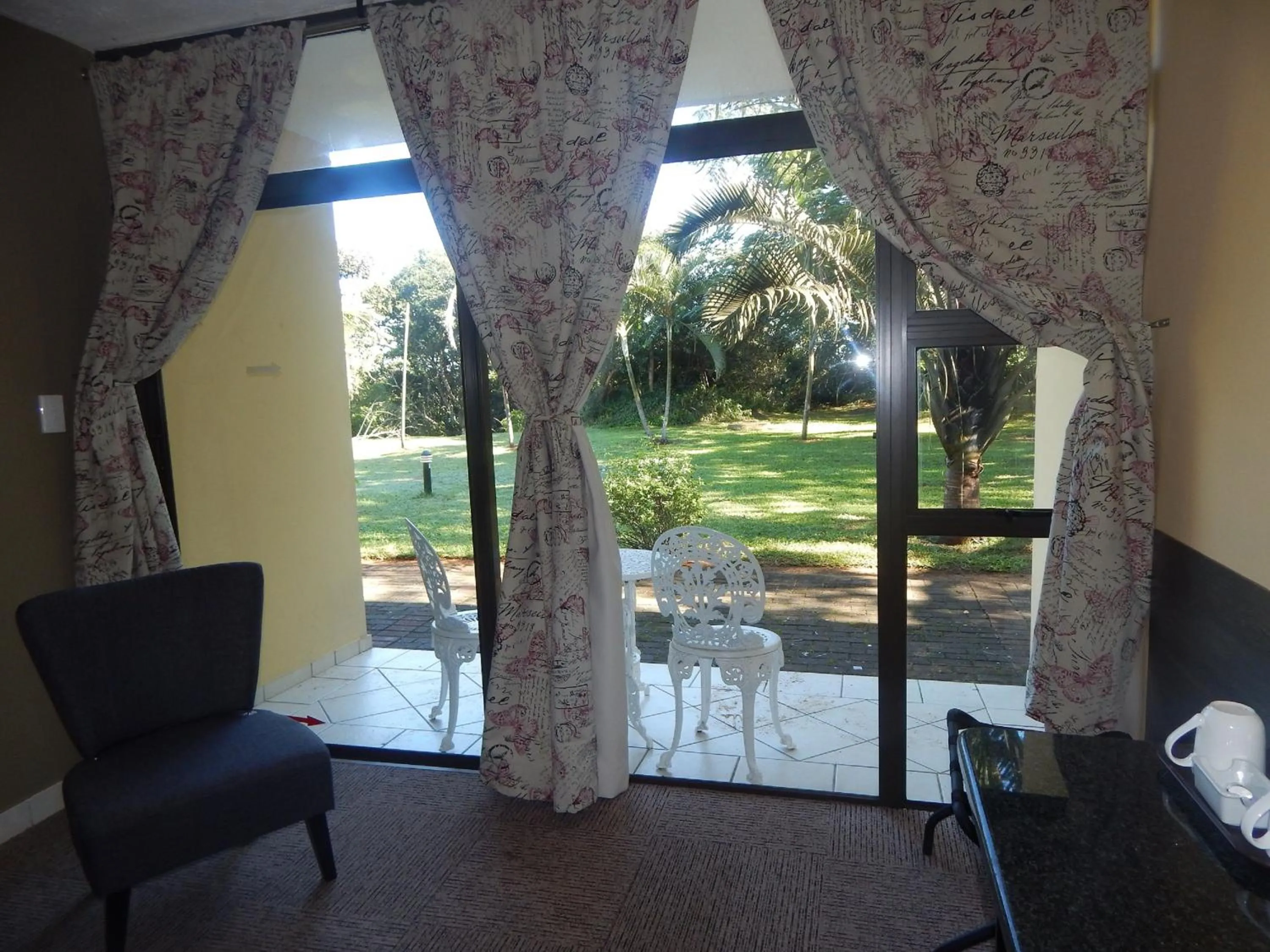 Garden view in Elephant Lake Hotel