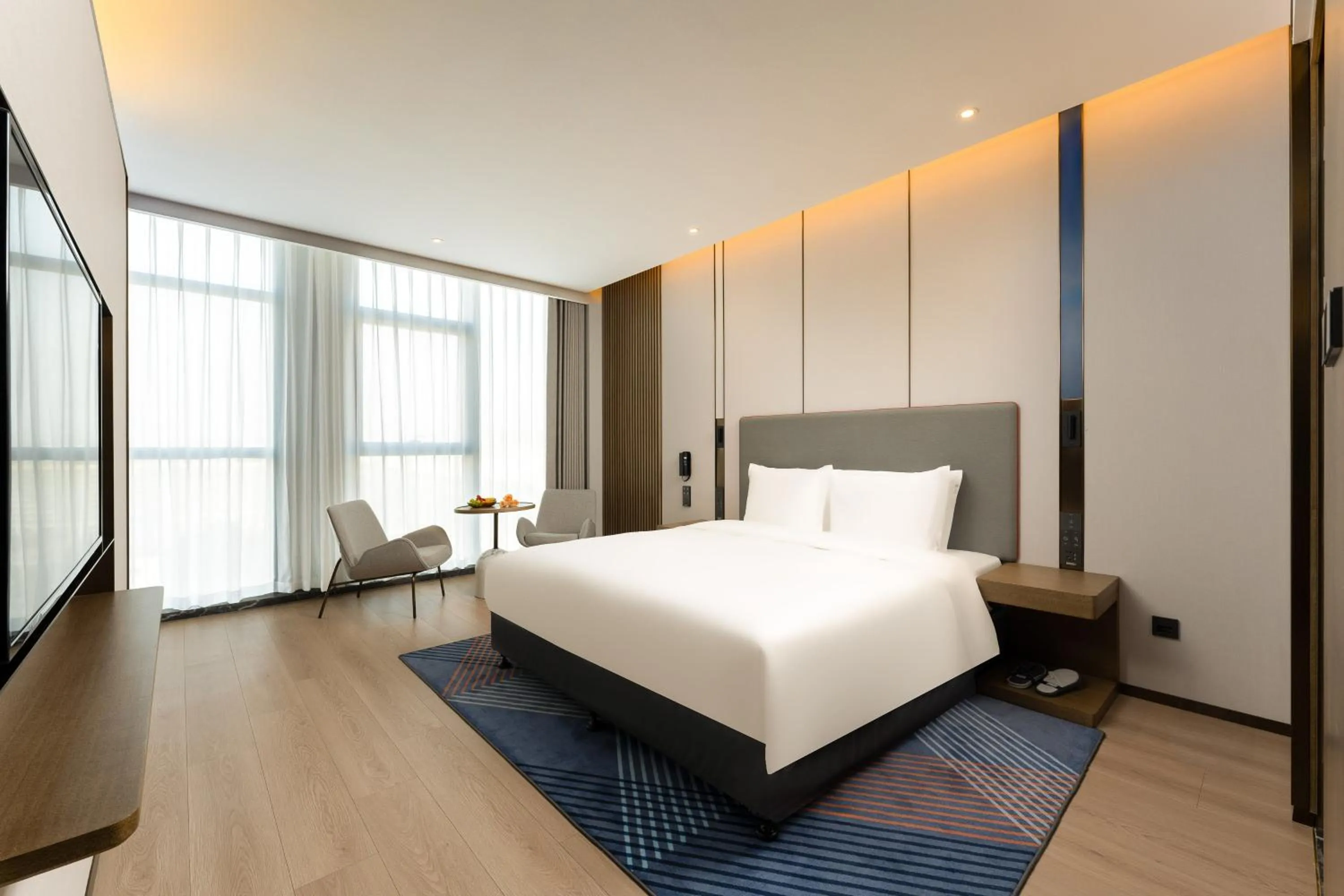 Photo of the whole room, Bed in Holiday Inn Express Suzhou Bay by IHG