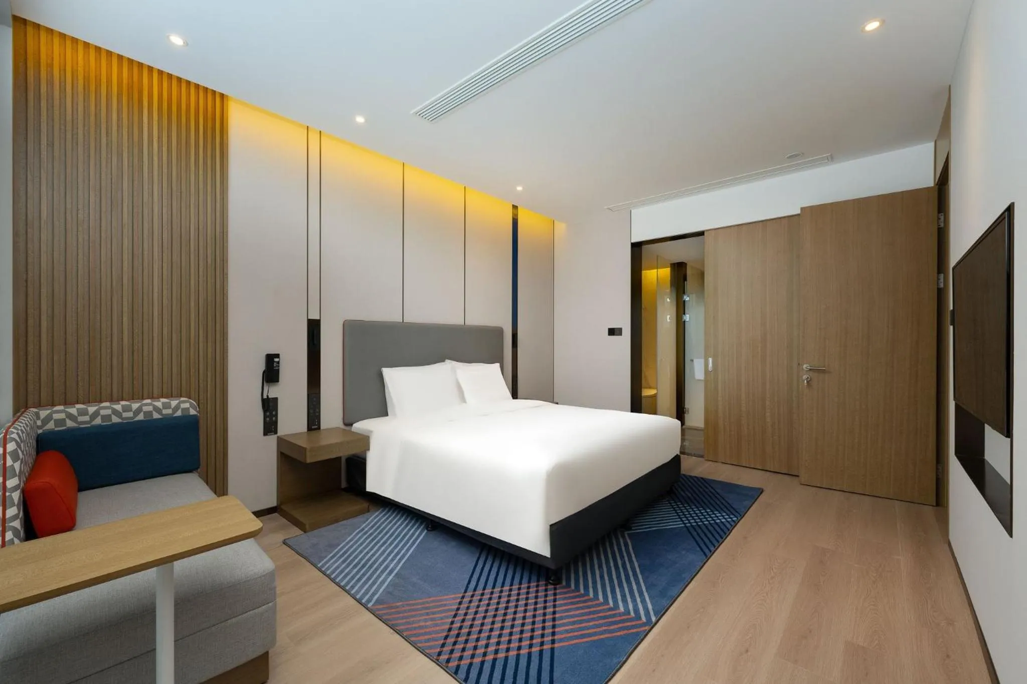 Photo of the whole room, Bed in Holiday Inn Express Suzhou Bay by IHG