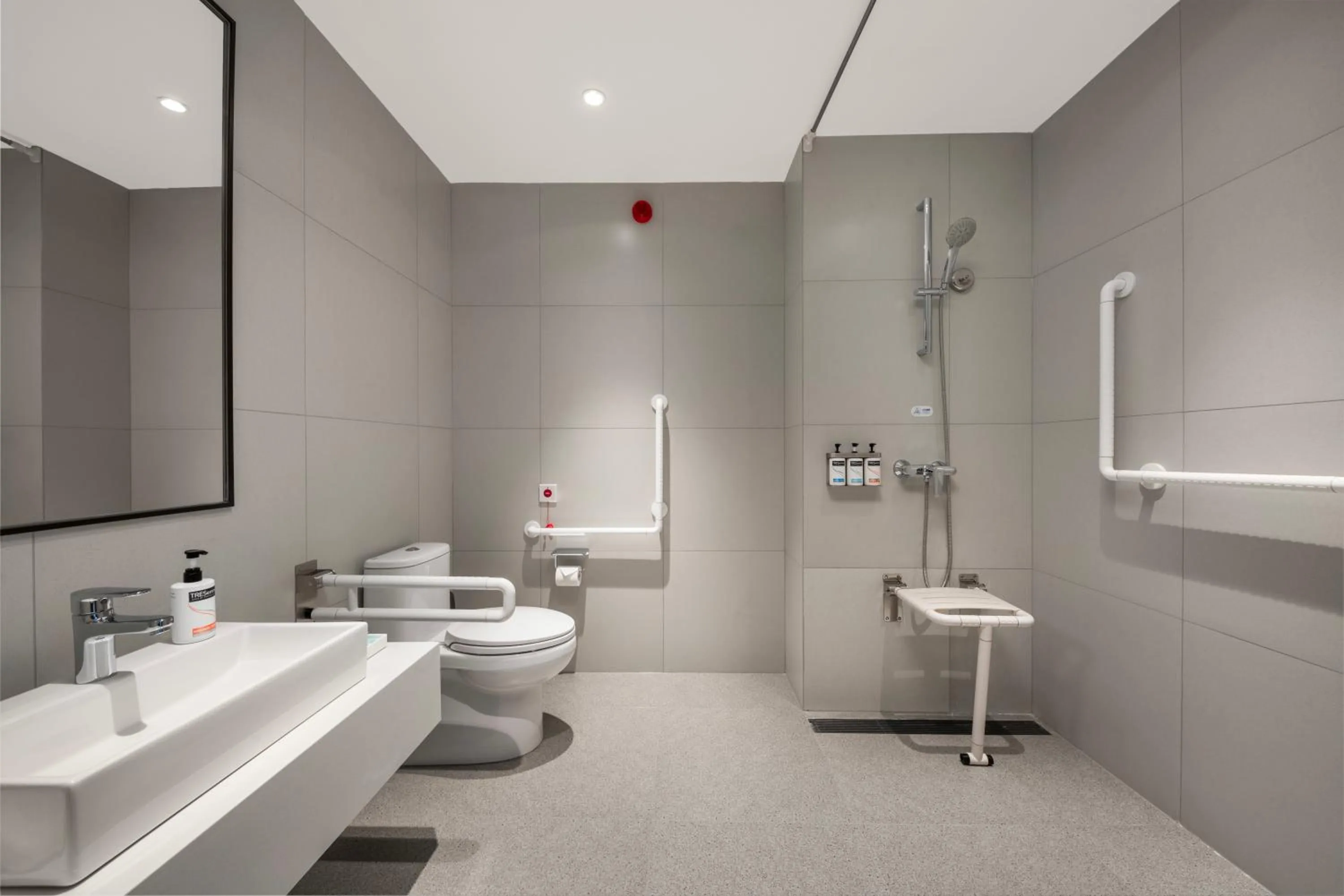 Toilet in Holiday Inn Express Mianyang Sci-Tech City by IHG