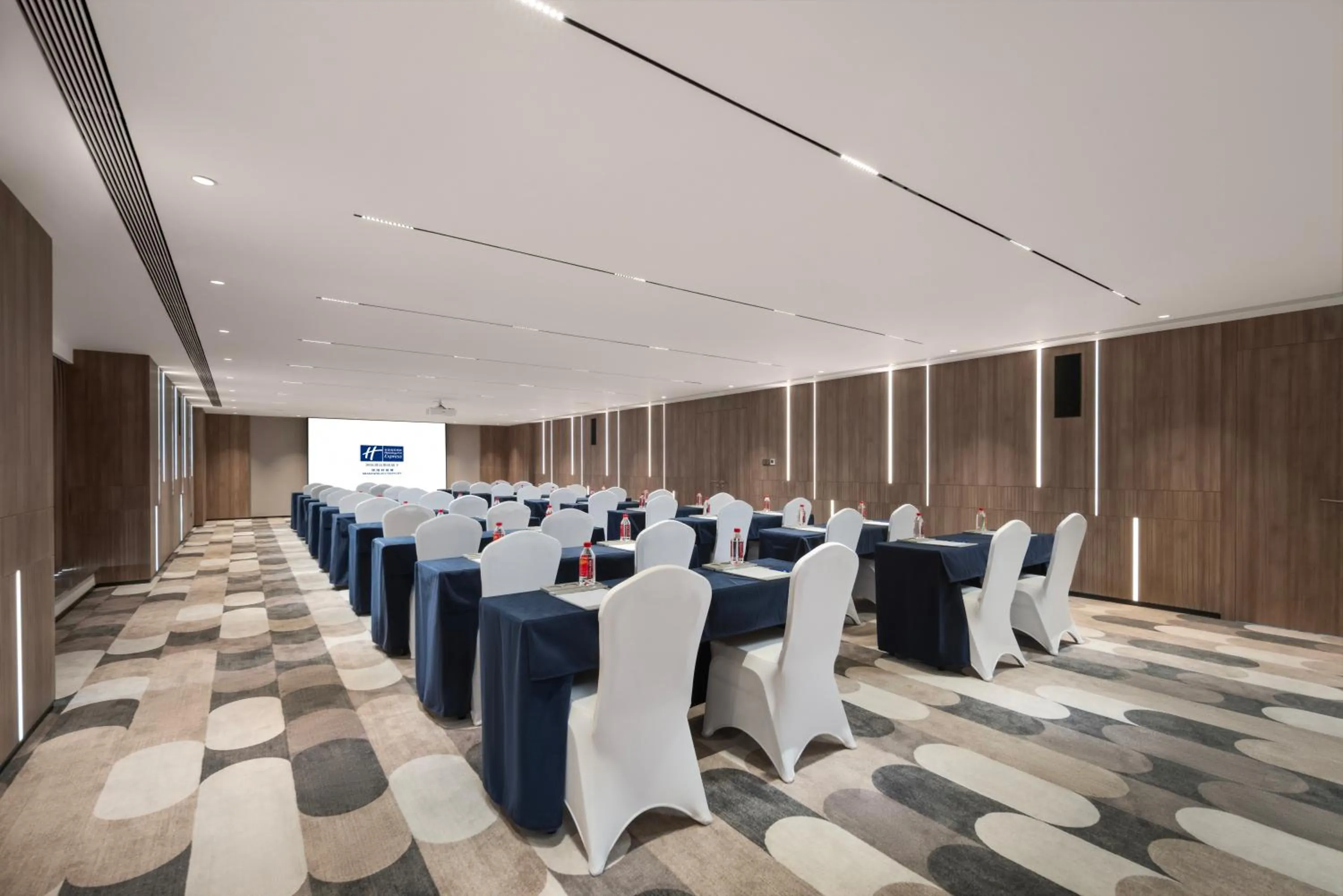 Meeting/conference room in Holiday Inn Express Mianyang Sci-Tech City by IHG