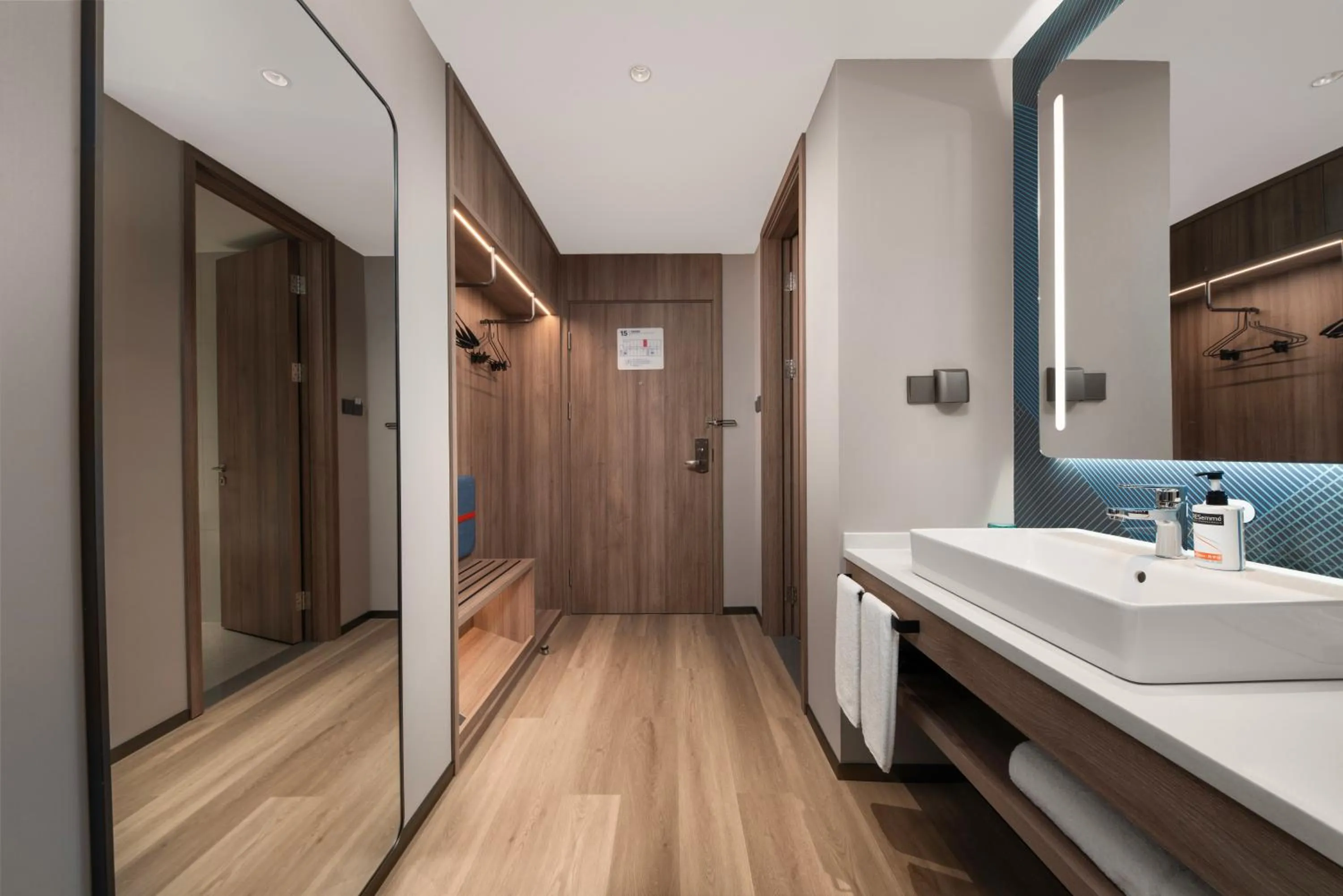 Photo of the whole room, Bed in Holiday Inn Express Mianyang Sci-Tech City by IHG