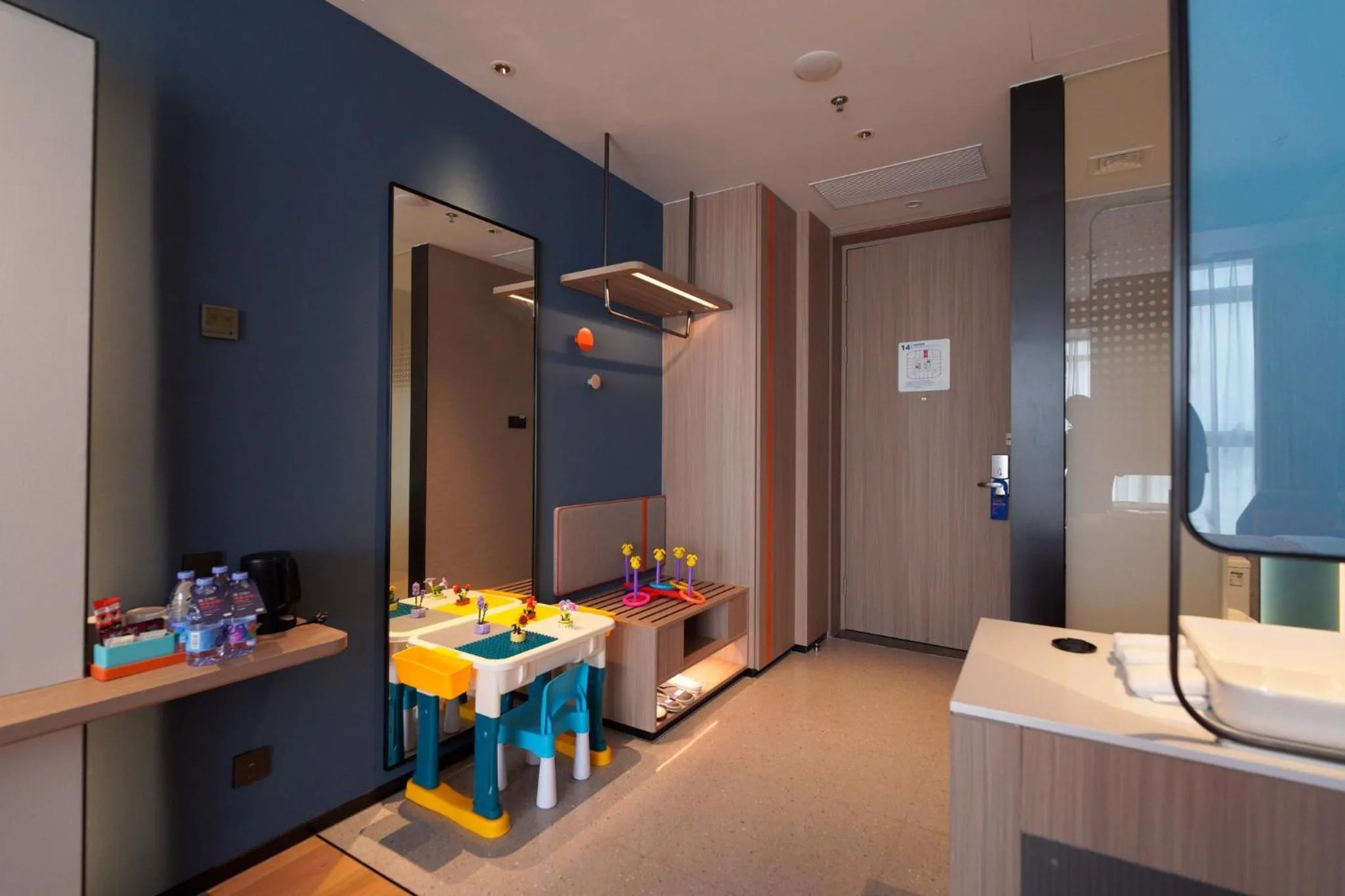 Photo of the whole room in Holiday Inn Express Shantou Chenghai