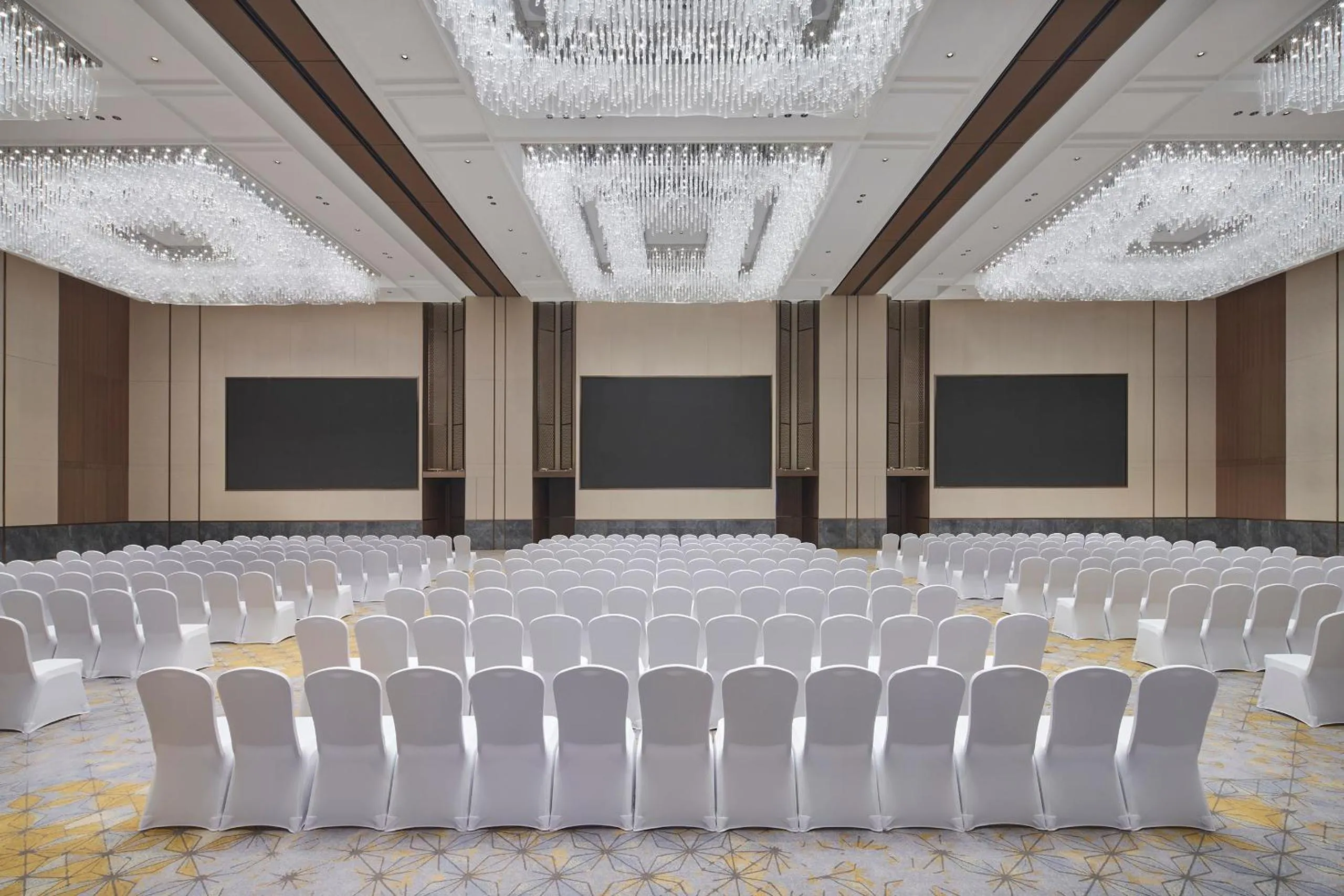 Meeting/conference room in InterContinental Zhengzhou by IHG