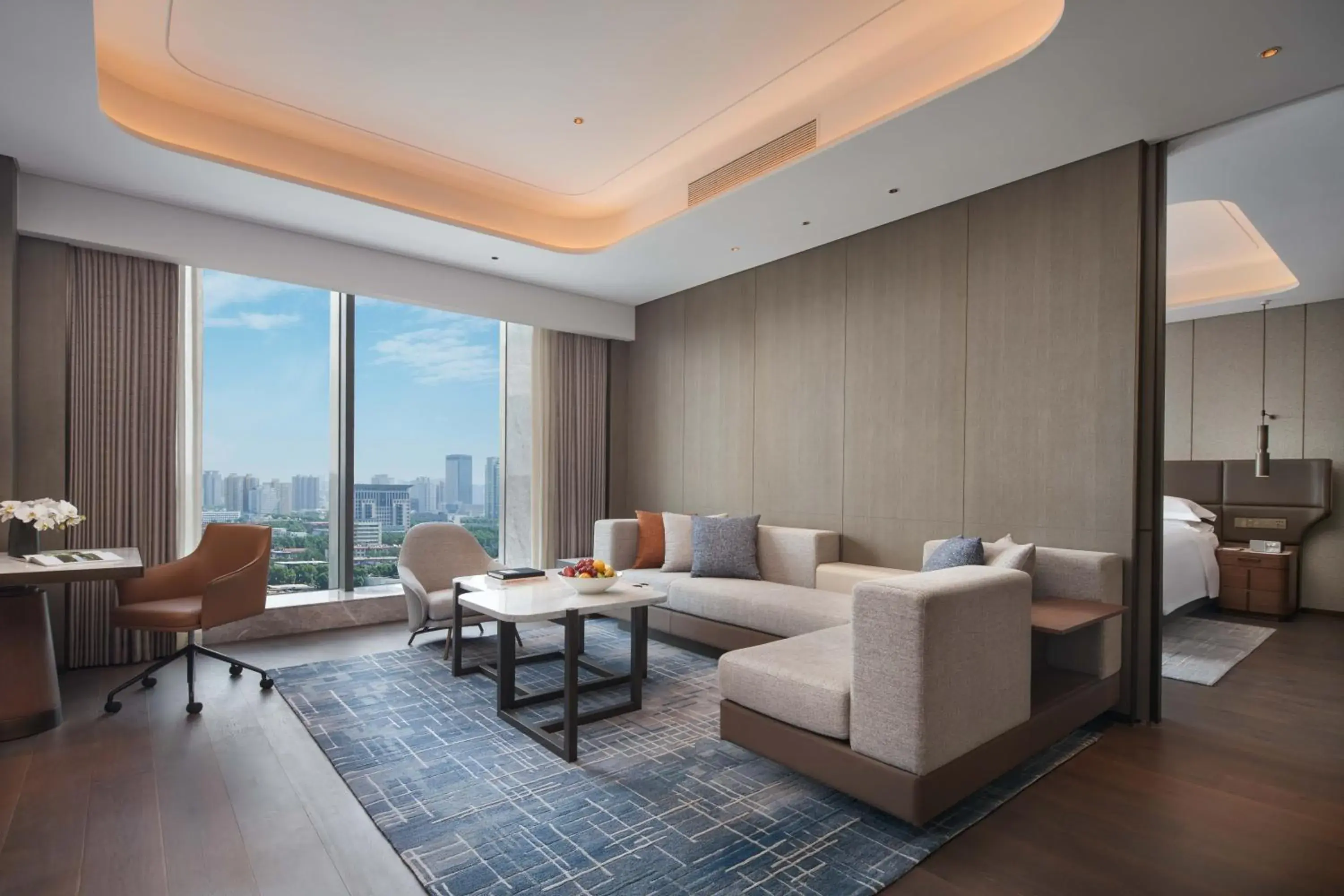 One-Bedroom King Suite with Living and Study Area in InterContinental Hotels Zhengzhou One-Bedroom King Suite with Living and Study Area in InterContinental Hotels Zhengzhou