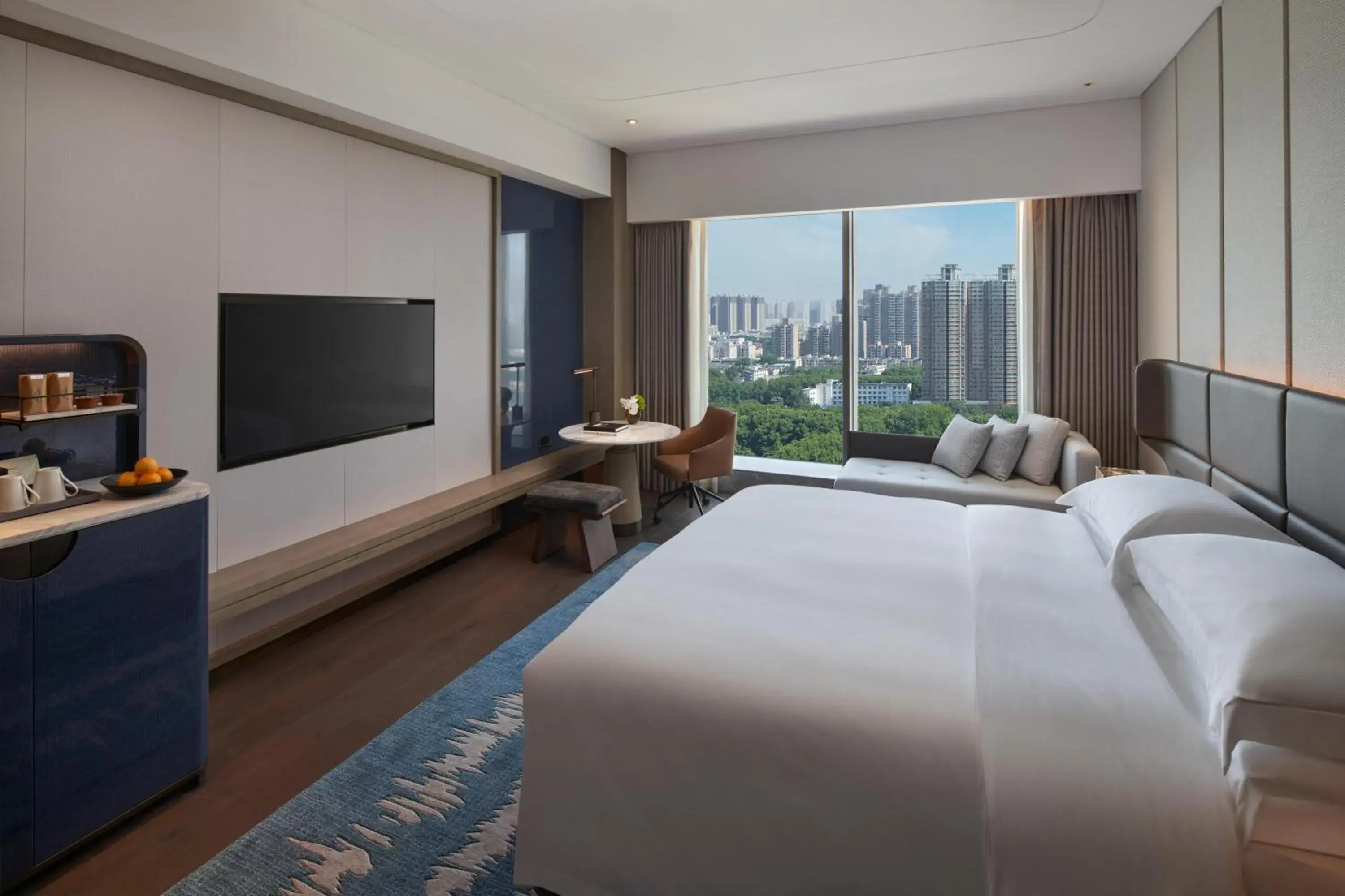 1 King Classic Bed Garden View Lounge Access in InterContinental Hotels Zhengzhou 1 King Classic Bed Garden View Lounge Access in InterContinental Hotels Zhengzhou