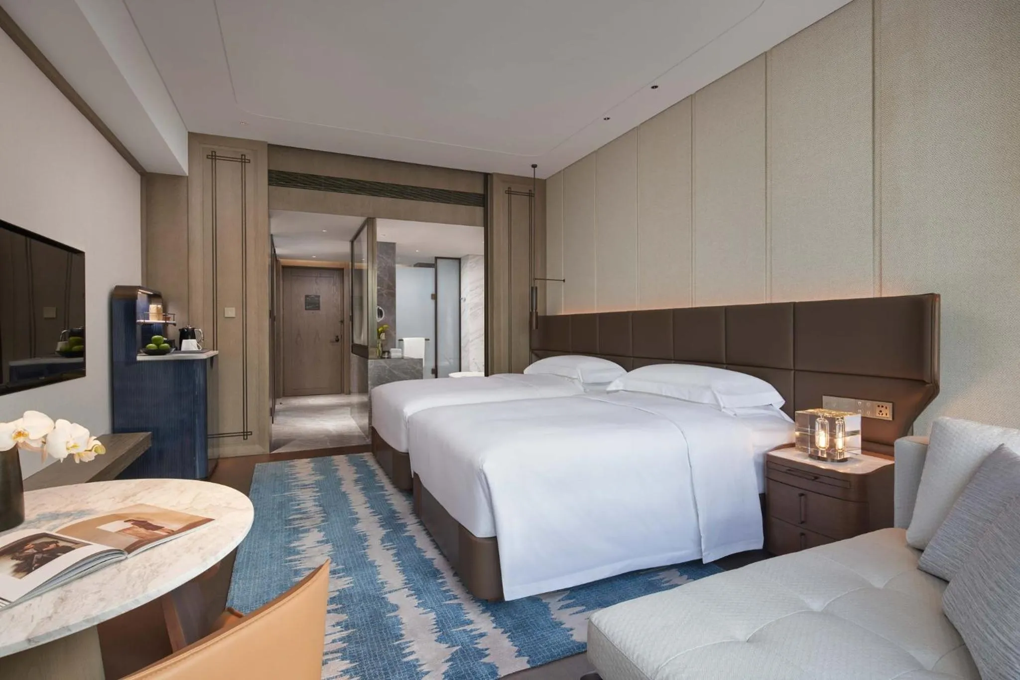 Photo of the whole room, Bed in InterContinental Zhengzhou by IHG