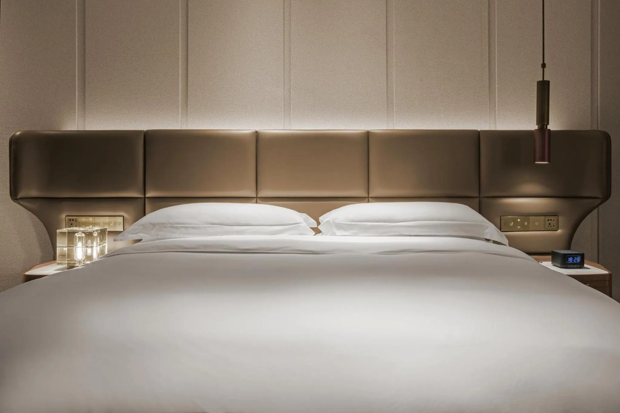 Photo of the whole room, Bed in InterContinental Zhengzhou by IHG