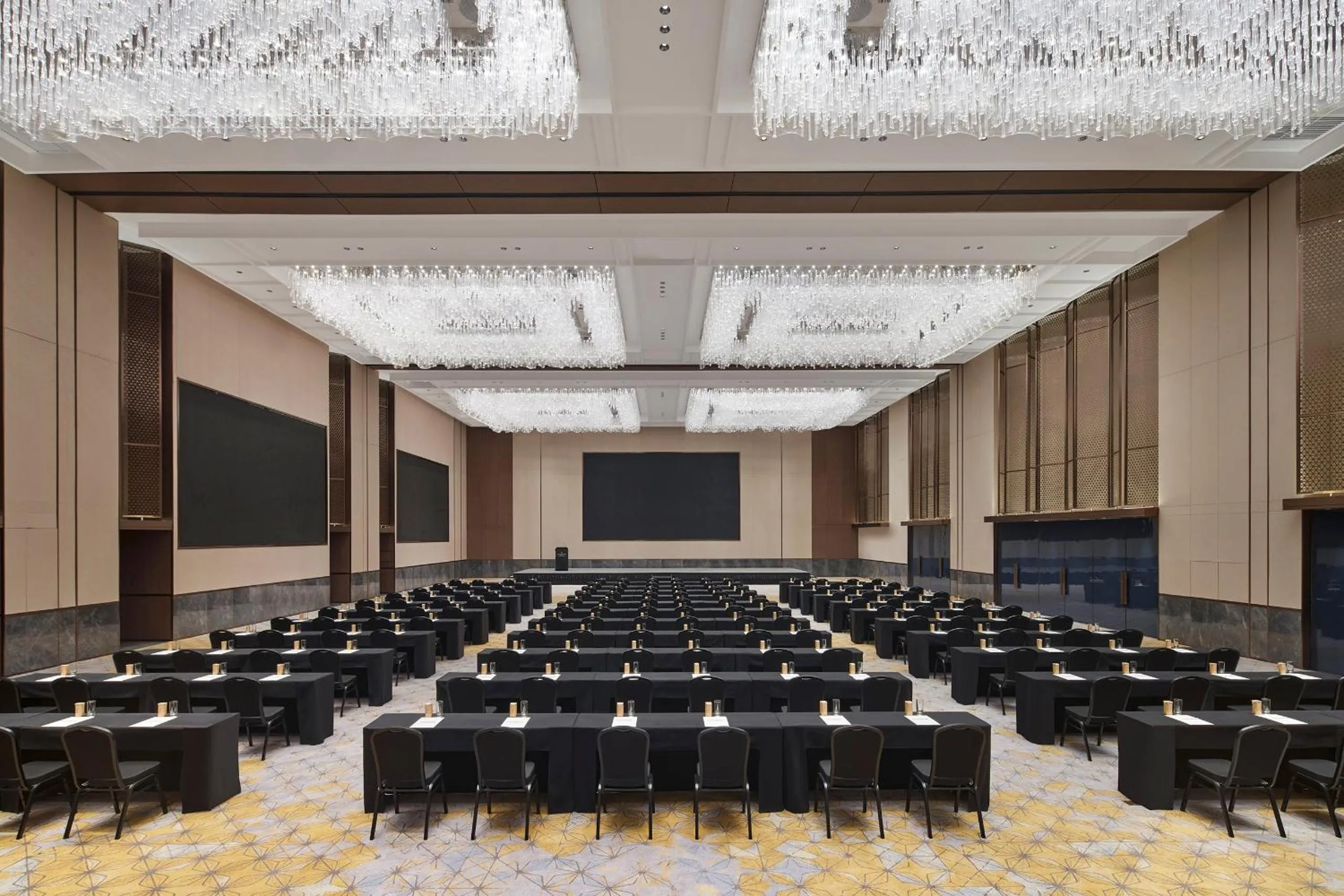 Meeting/conference room in InterContinental Zhengzhou by IHG