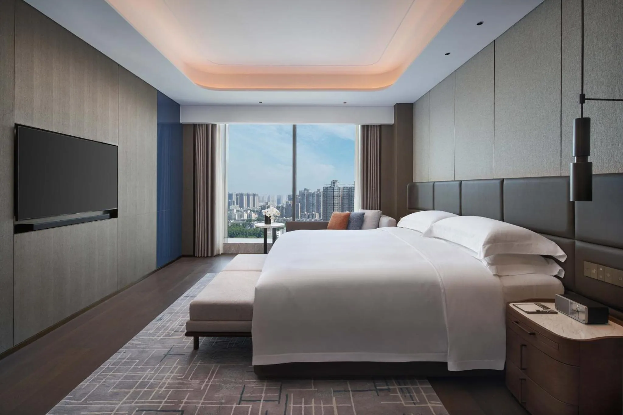 Photo of the whole room, Bed in InterContinental Zhengzhou by IHG