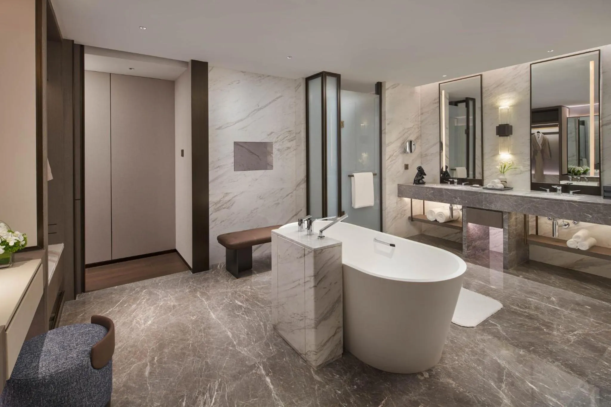 Photo of the whole room in InterContinental Zhengzhou by IHG