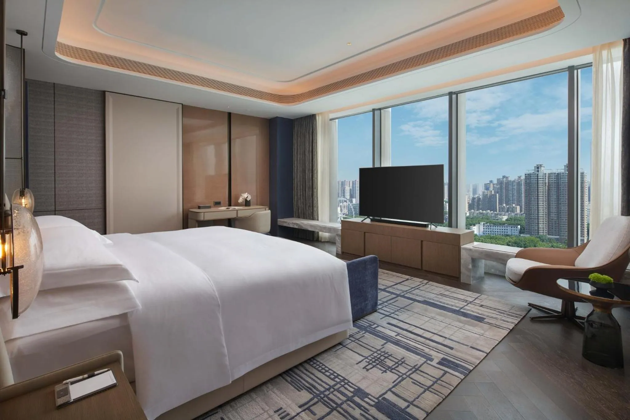 Photo of the whole room, Bed in InterContinental Zhengzhou by IHG