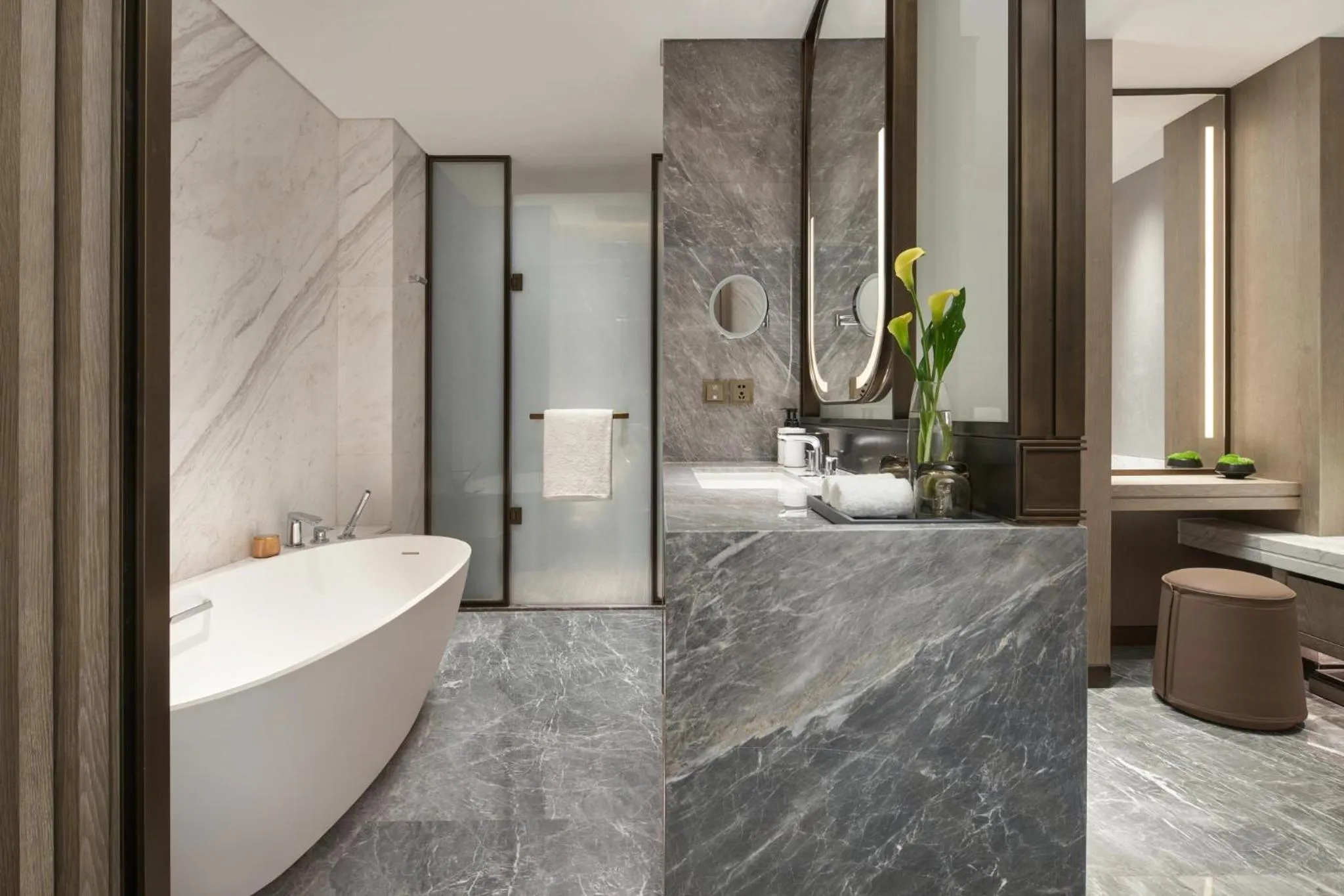 Photo of the whole room in InterContinental Zhengzhou by IHG