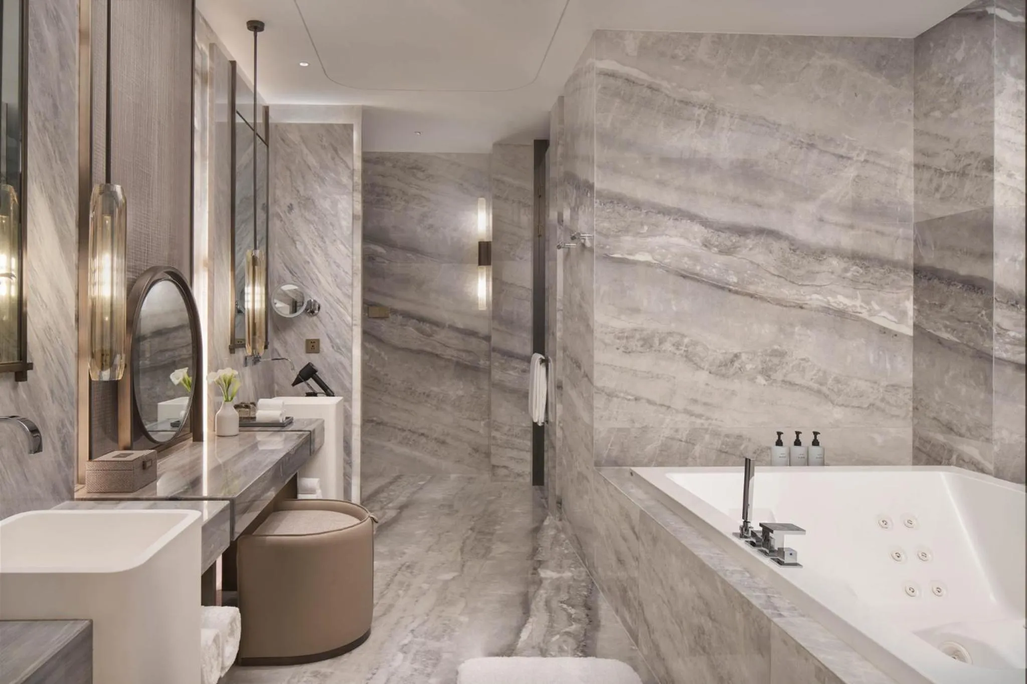 Photo of the whole room in InterContinental Zhengzhou by IHG