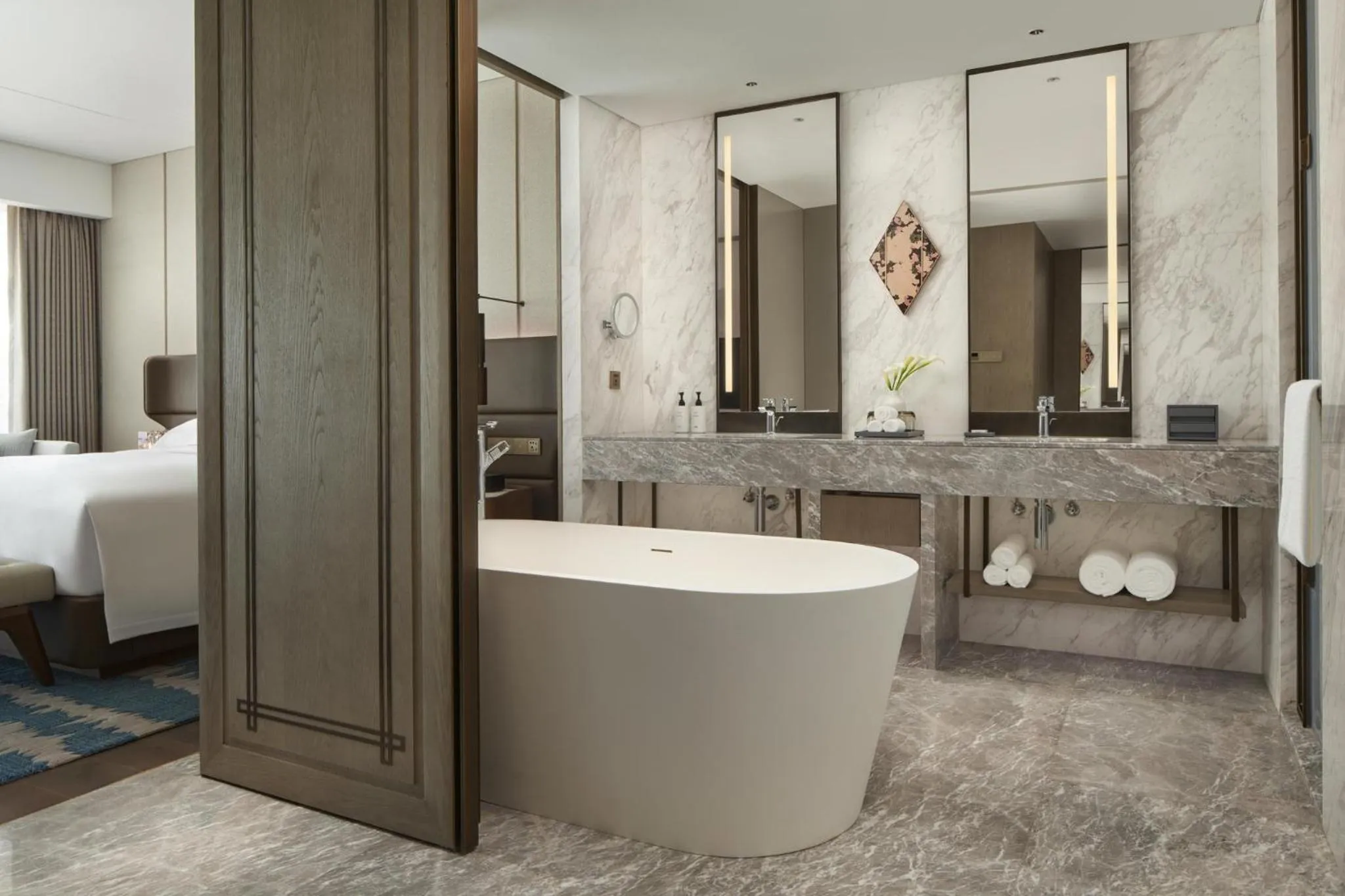 Photo of the whole room in InterContinental Zhengzhou by IHG