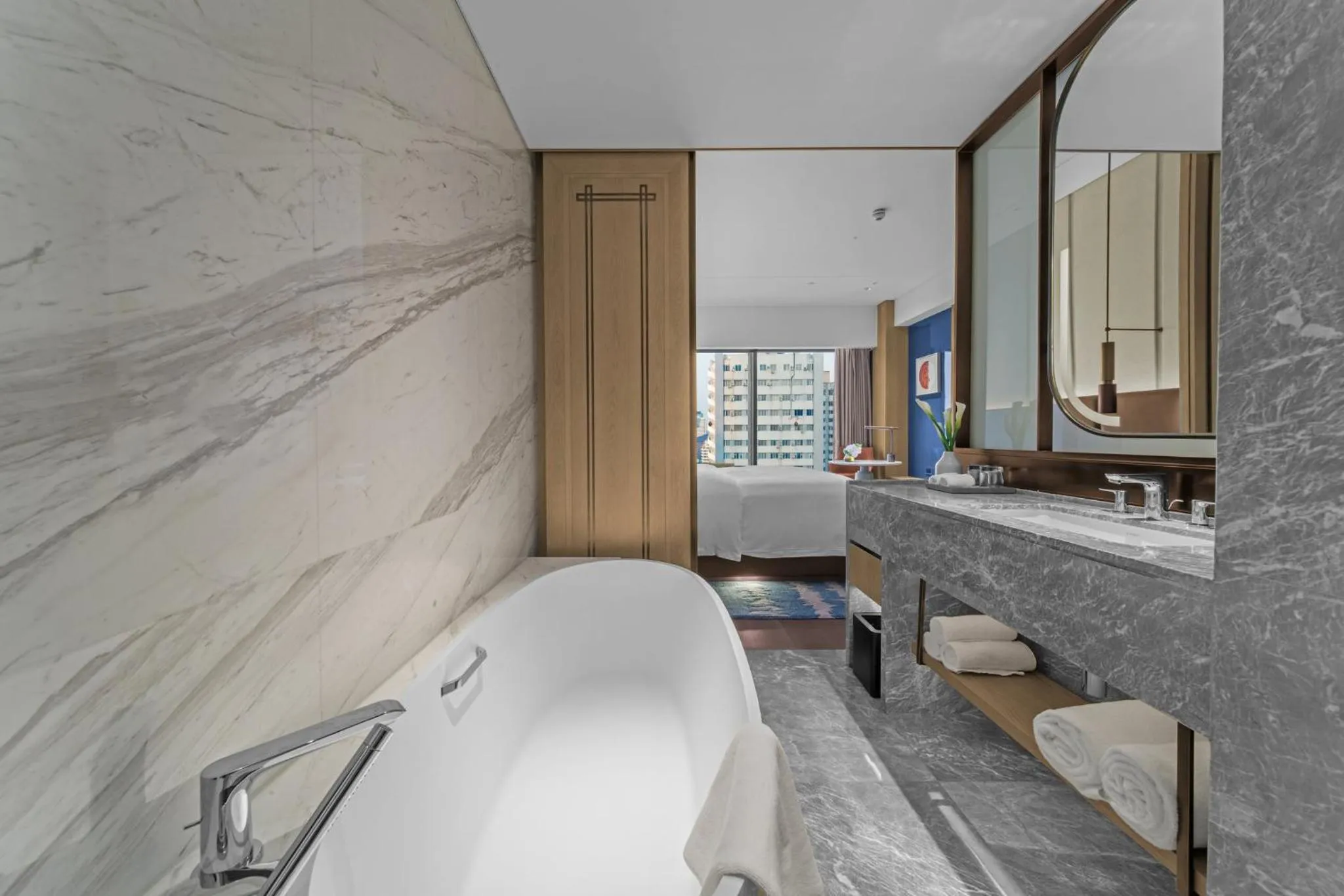 Photo of the whole room in InterContinental Zhengzhou by IHG