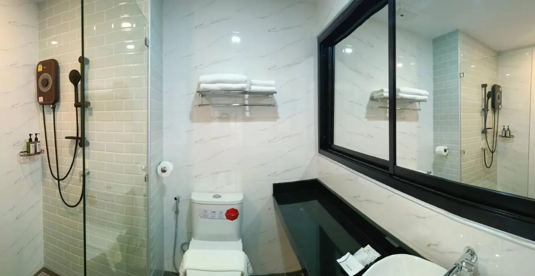 Twin Room with Mountain View in Mountain&Sea Hotel Prachuap Twin Room with Mountain View in Mountain&Sea Hotel Prachuap