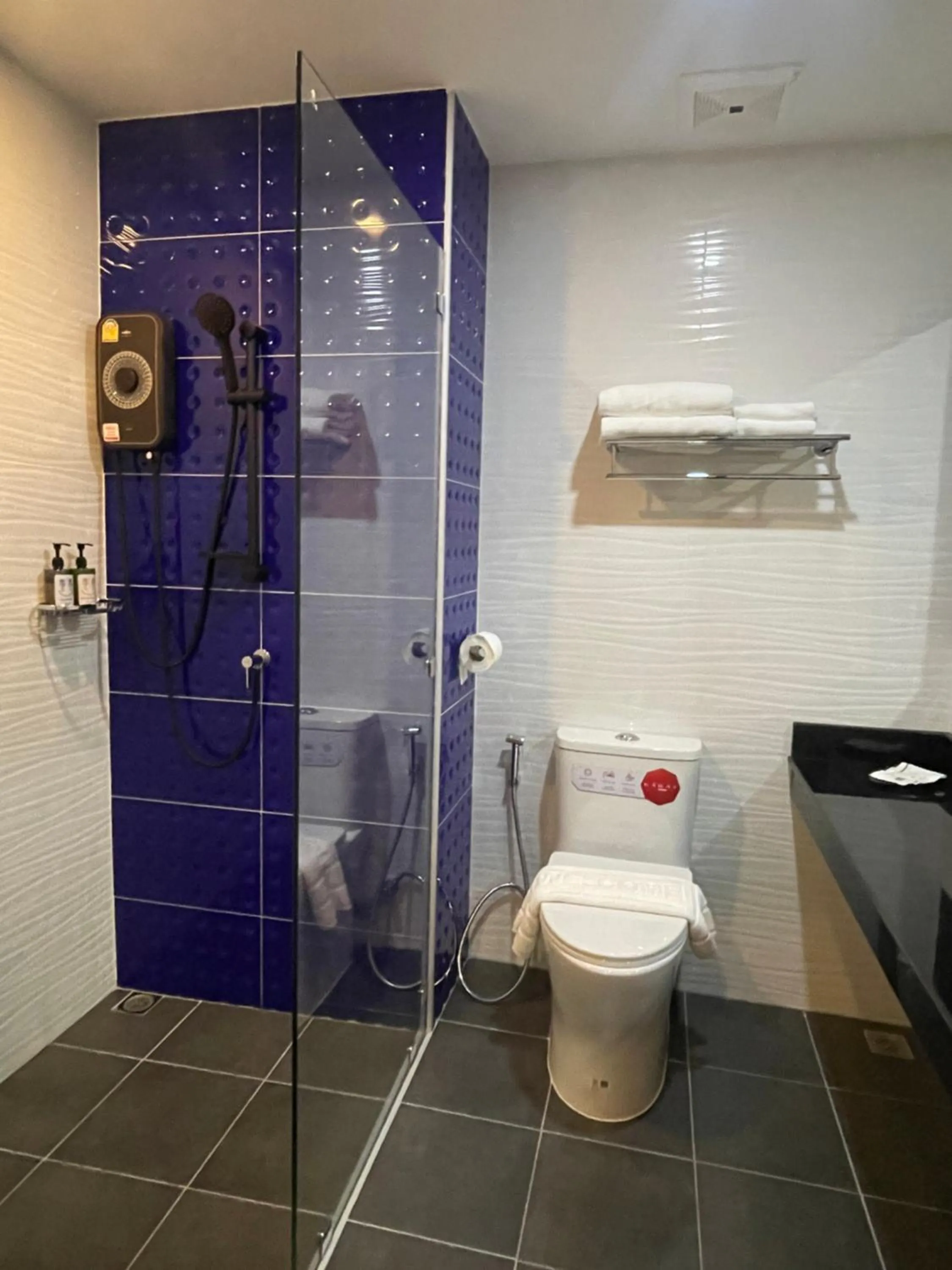 Shower in Mountain&Sea Hotel Prachuap