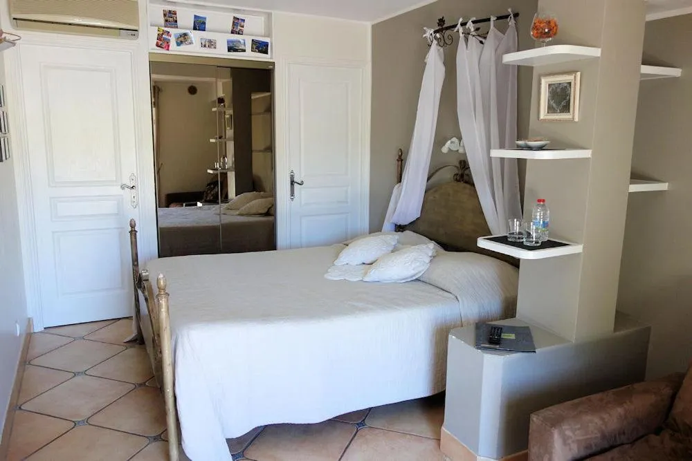 Bed in Le Mas des Amandiers