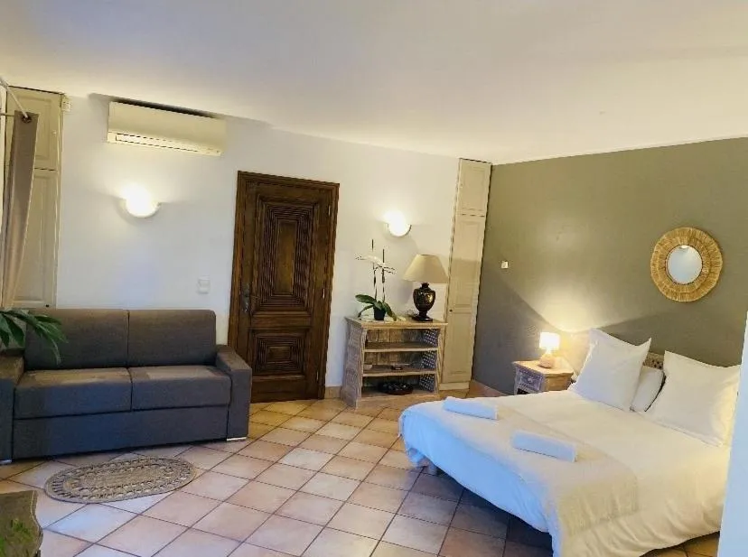 Bed in Le Mas des Amandiers