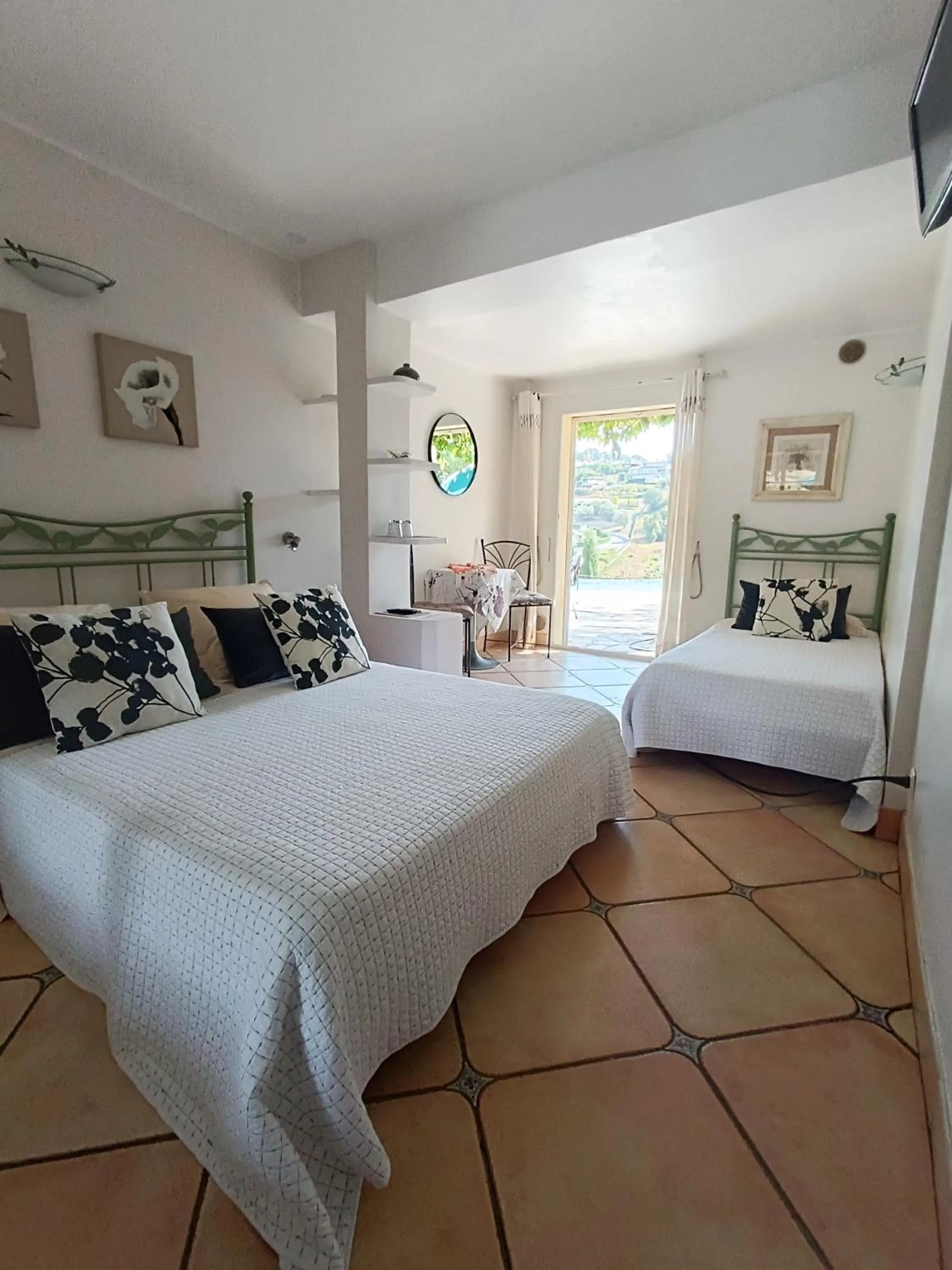 Bed in Le Mas des Amandiers