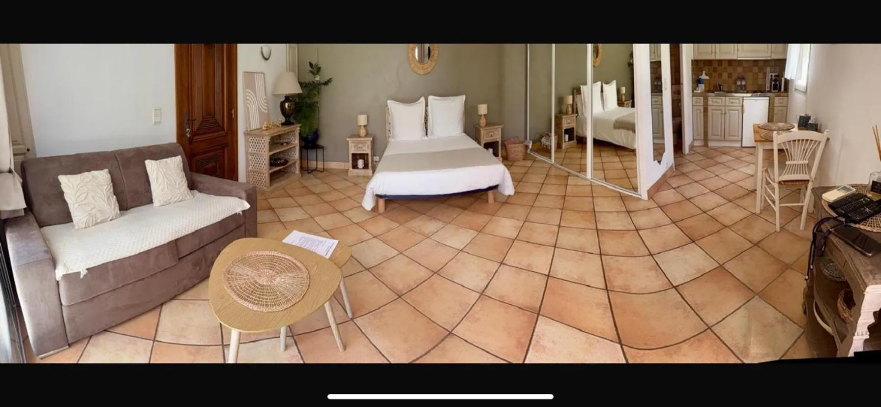 Bed in Le Mas des Amandiers