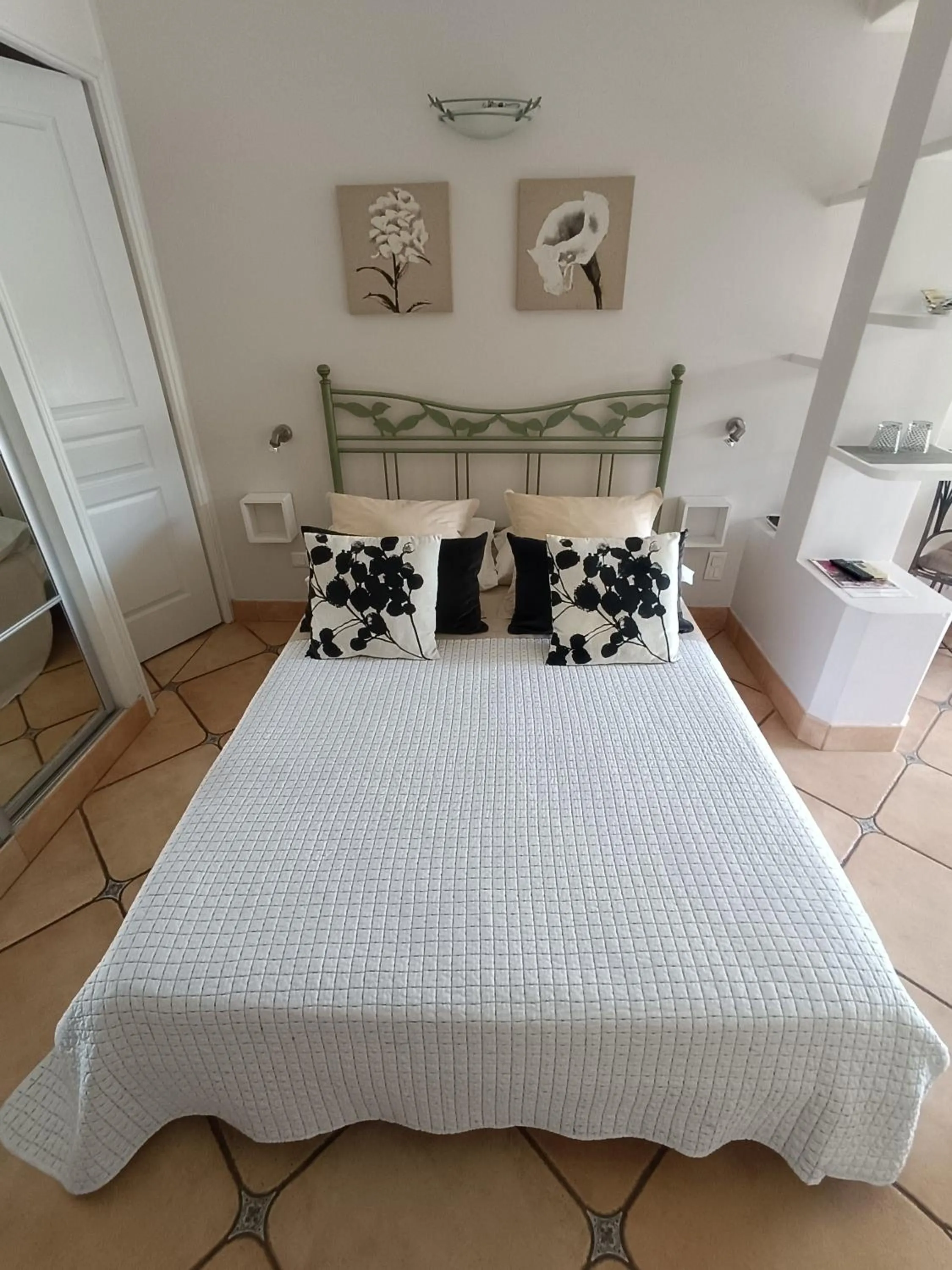 Bed in Le Mas des Amandiers