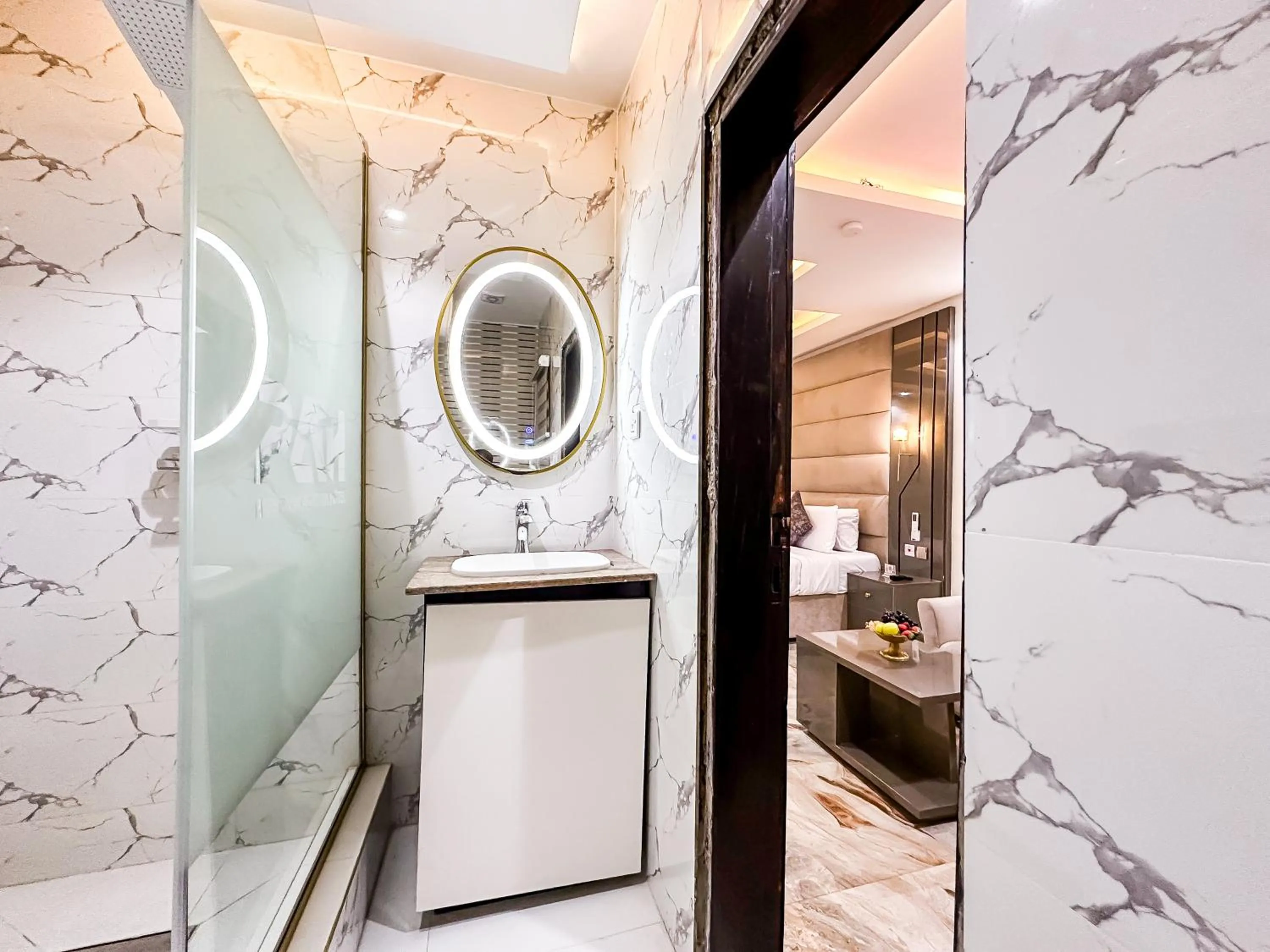 Shower in Parkview Astoria Hotel