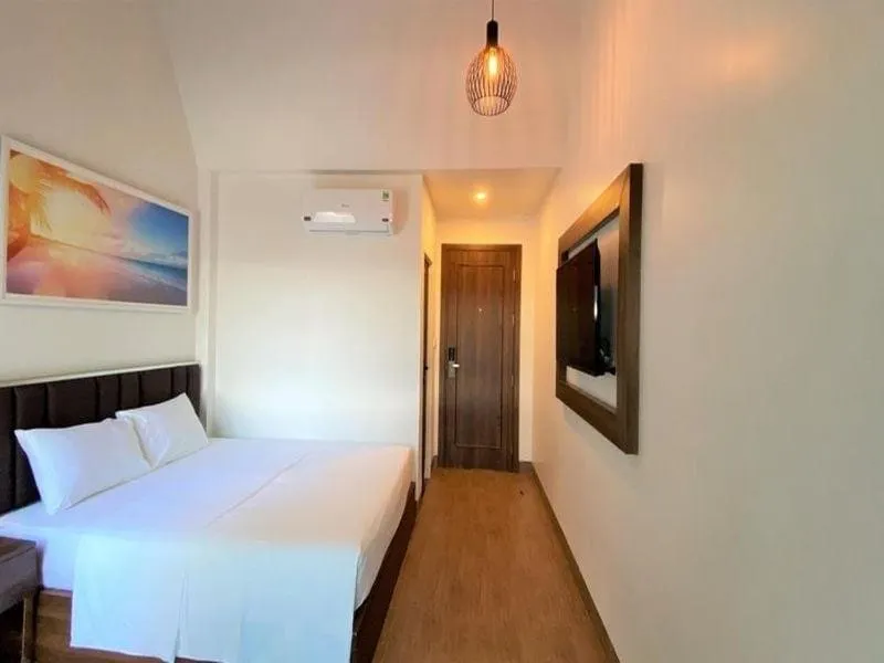 Bedroom, Bed in Capital O 1194 Bee Hotel