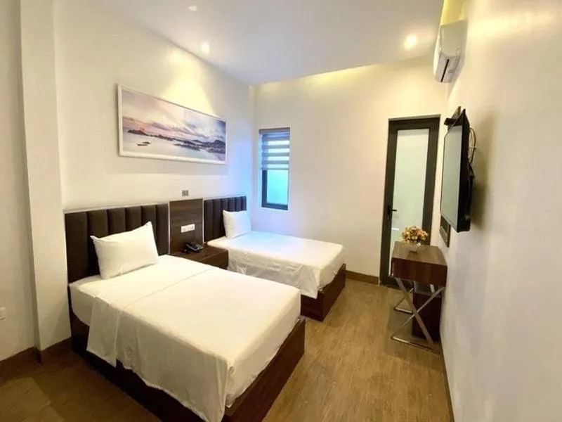 Bedroom, Bed in Capital O 1194 Bee Hotel