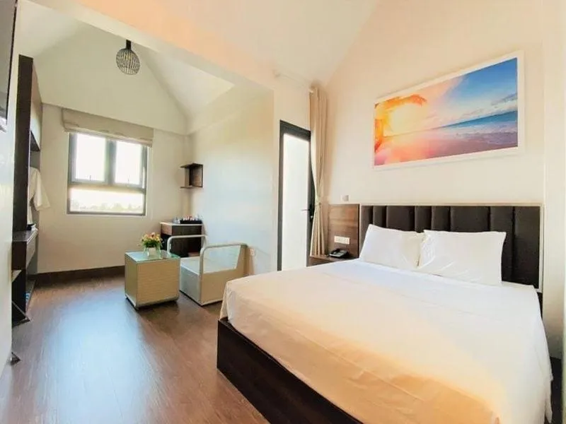 Bedroom, Bed in Capital O 1194 Bee Hotel