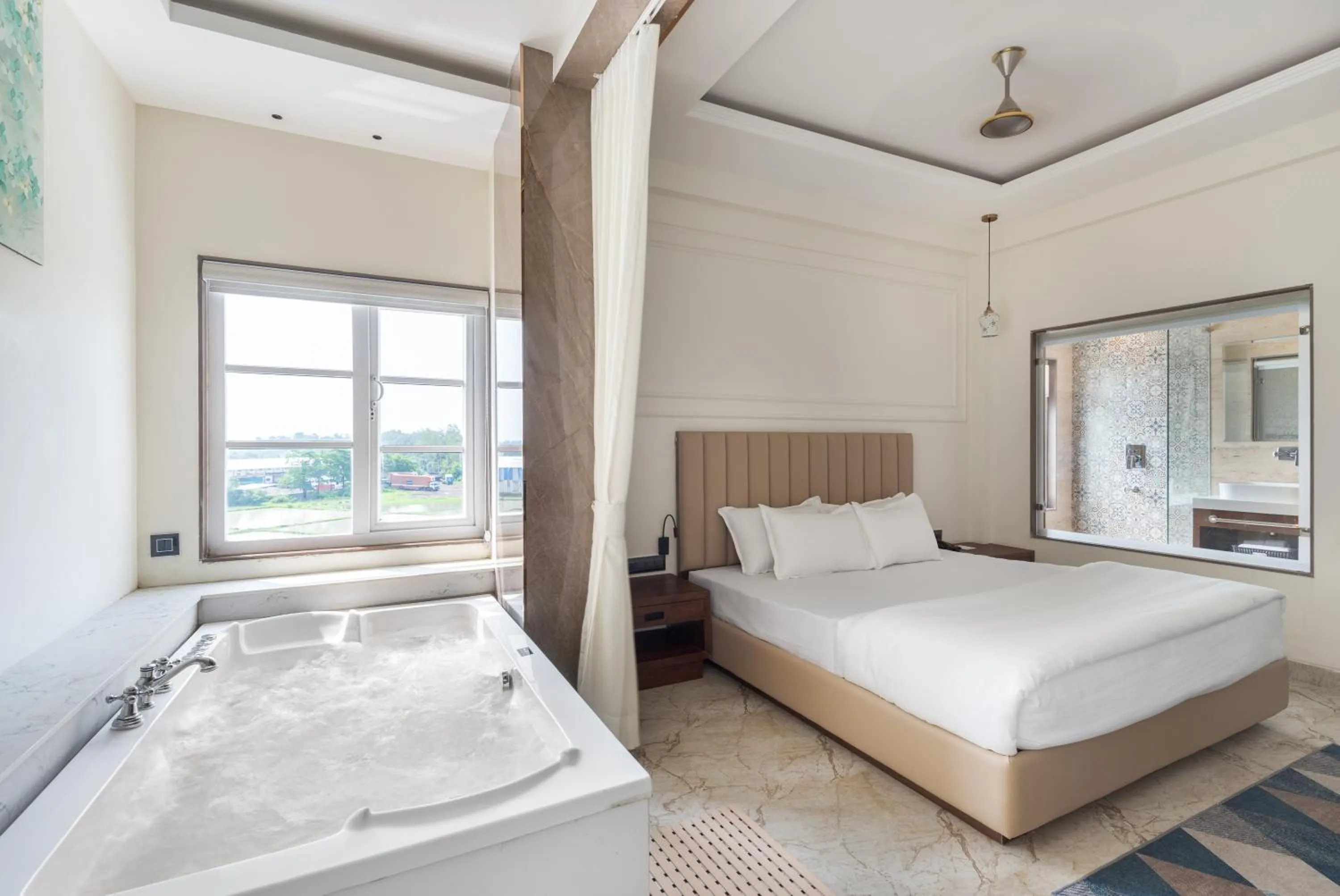 Hot Tub, Bed in Hotel Caesars Palace