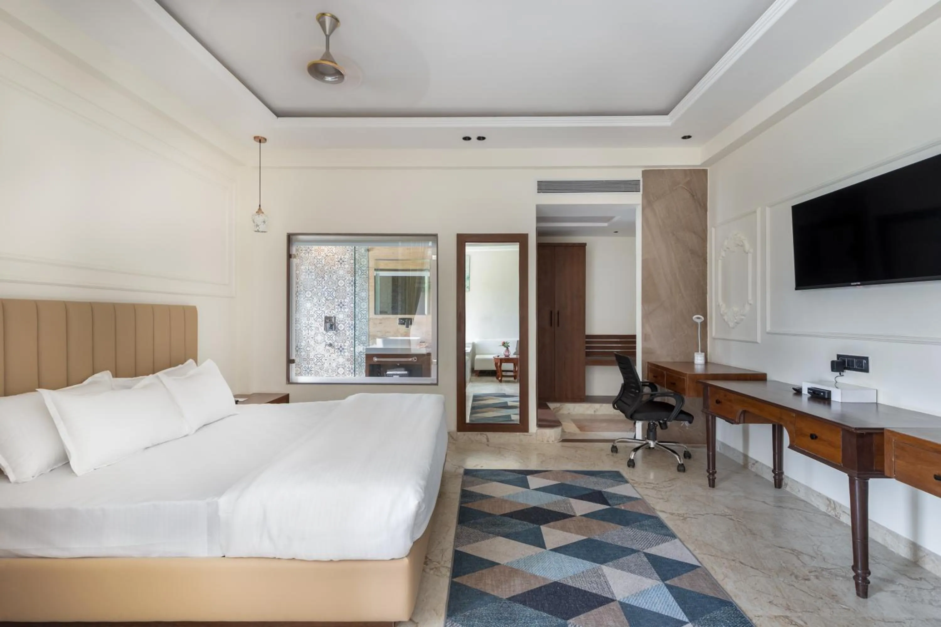 TV and multimedia in Hotel Caesars Palace