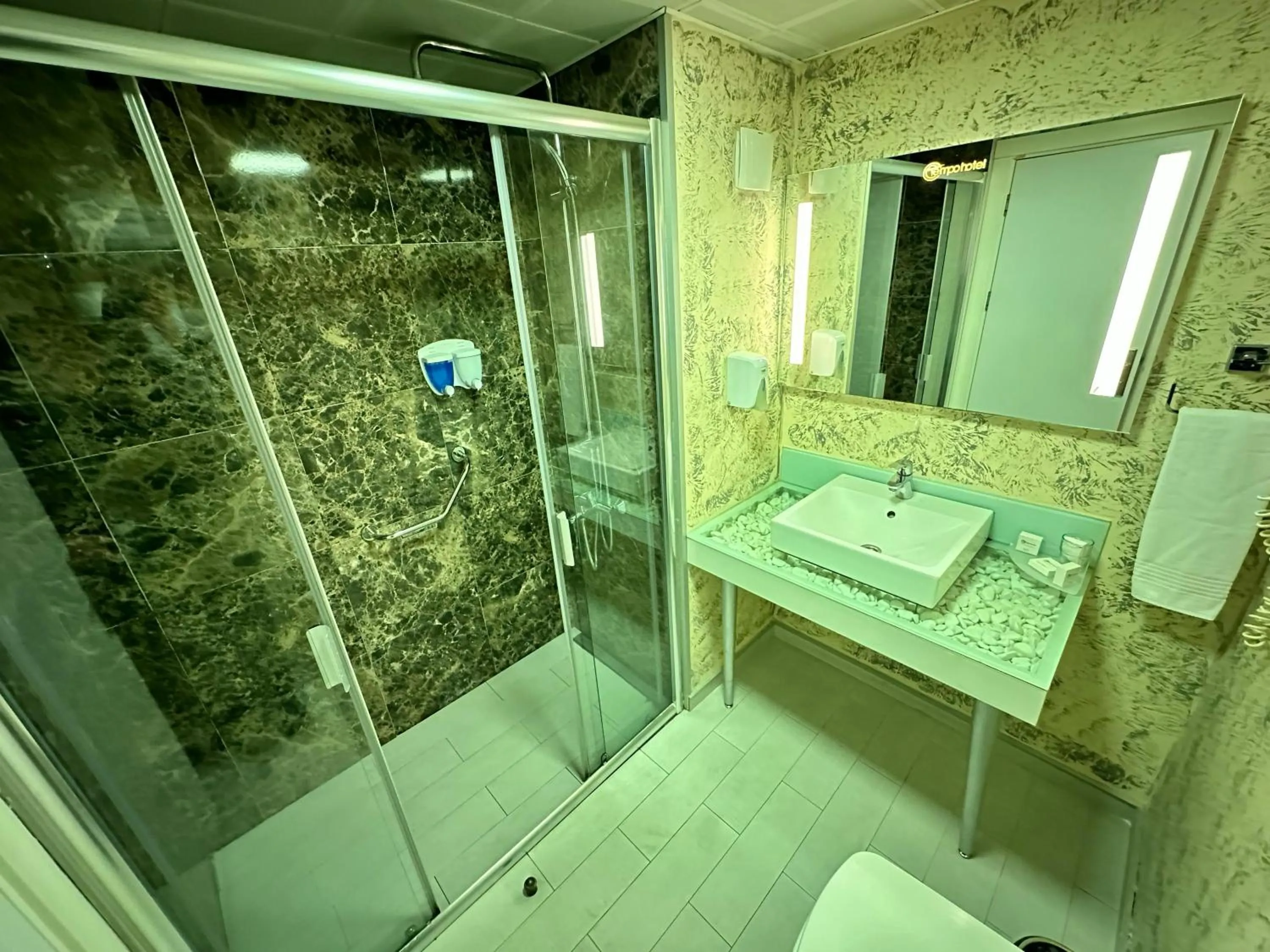 Shower in Tempo Fair Suites