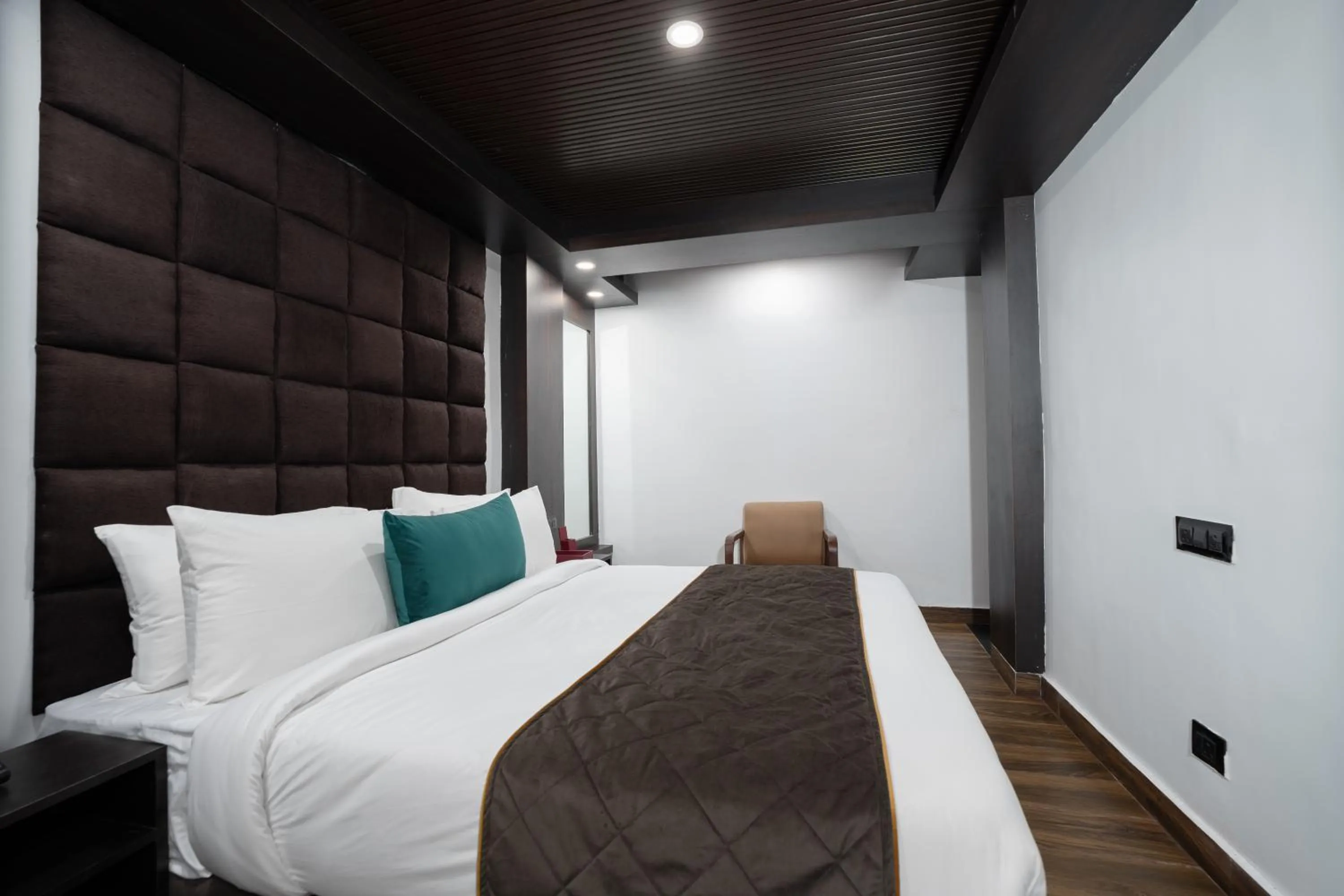 Guests, Bed in The West Gate Posada By Summit