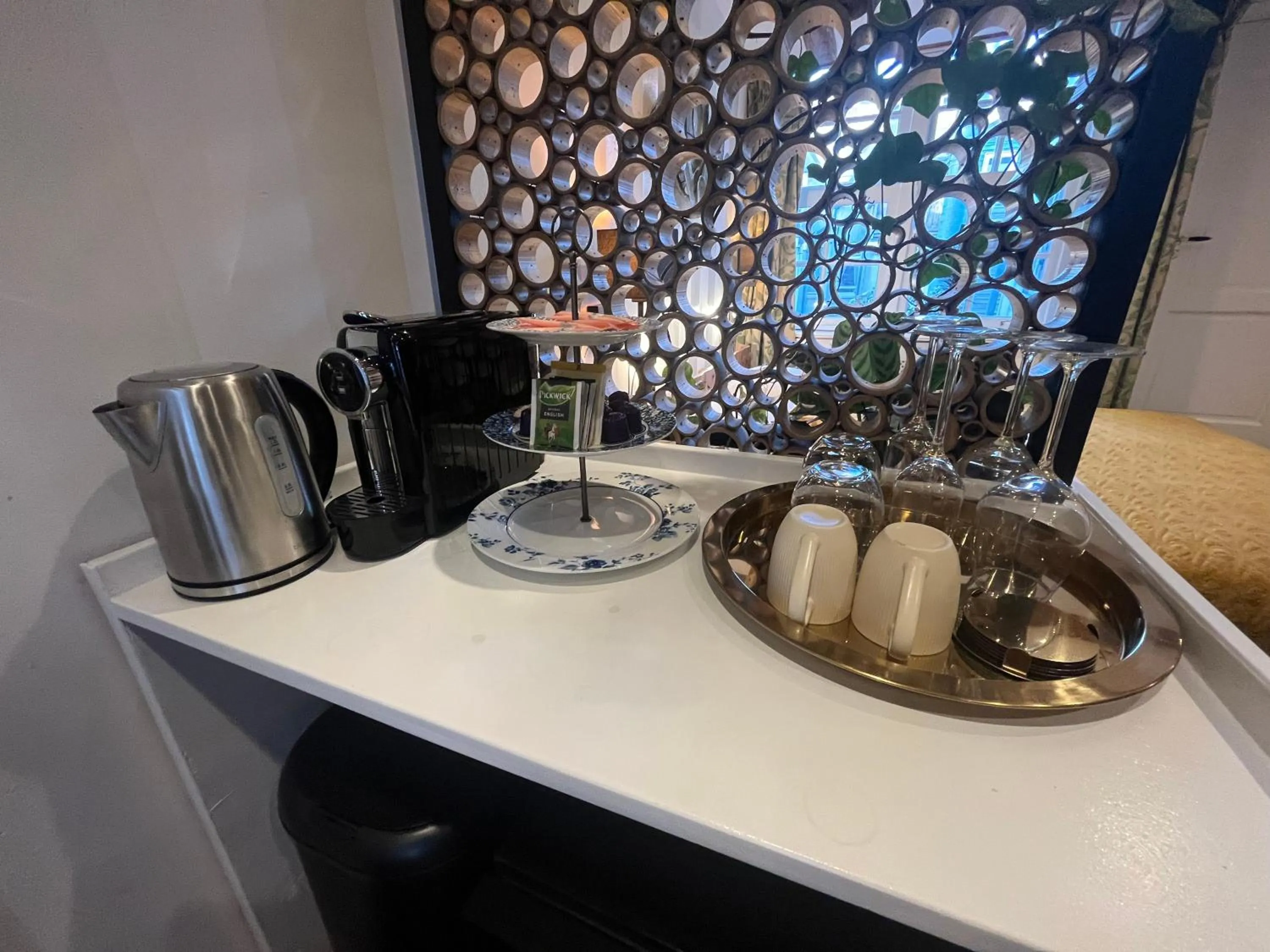 Coffee/tea facilities in The Enlightened House Luxury Suites