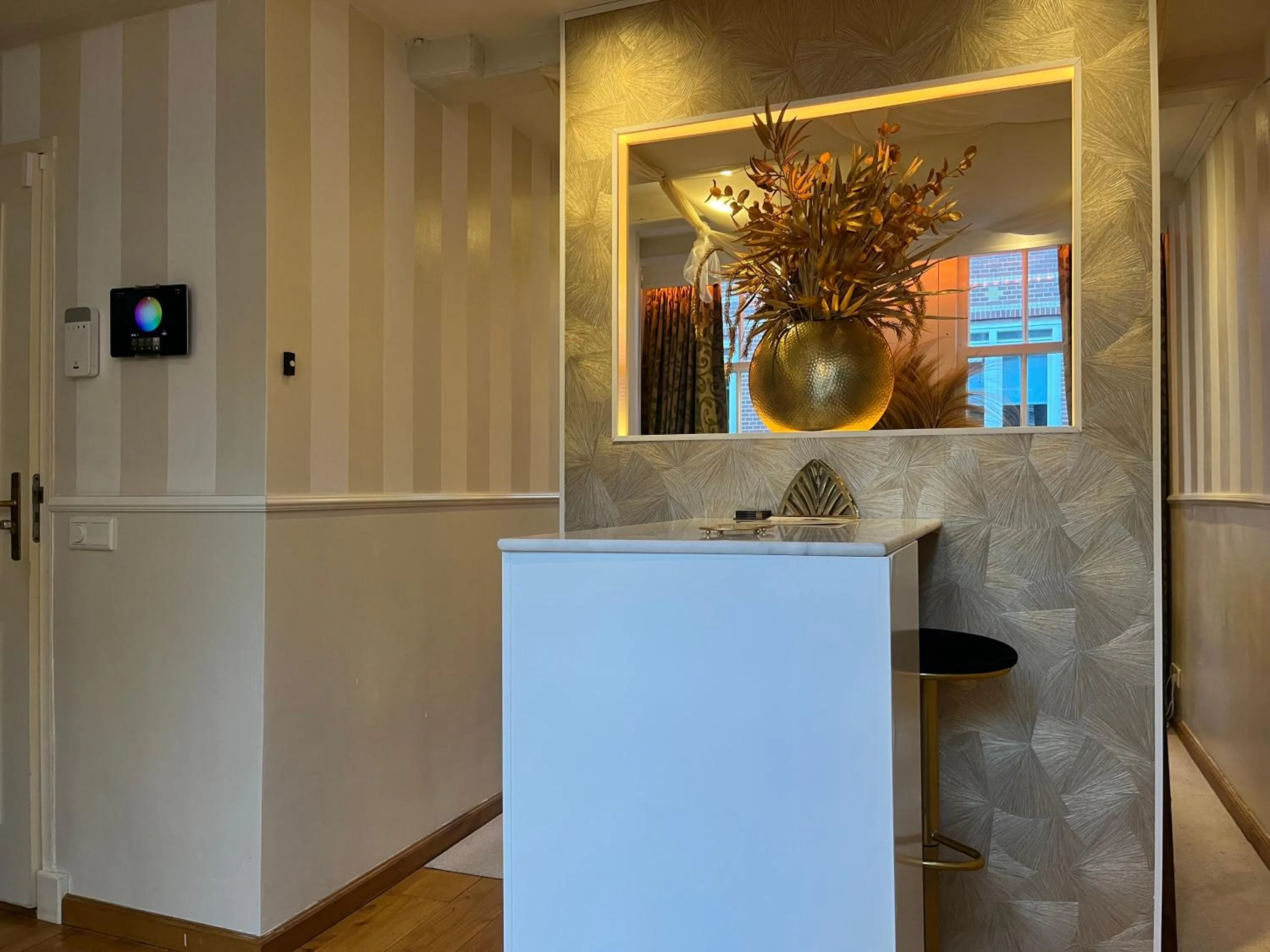 Lounge or bar in The Enlightened House Luxury Suites