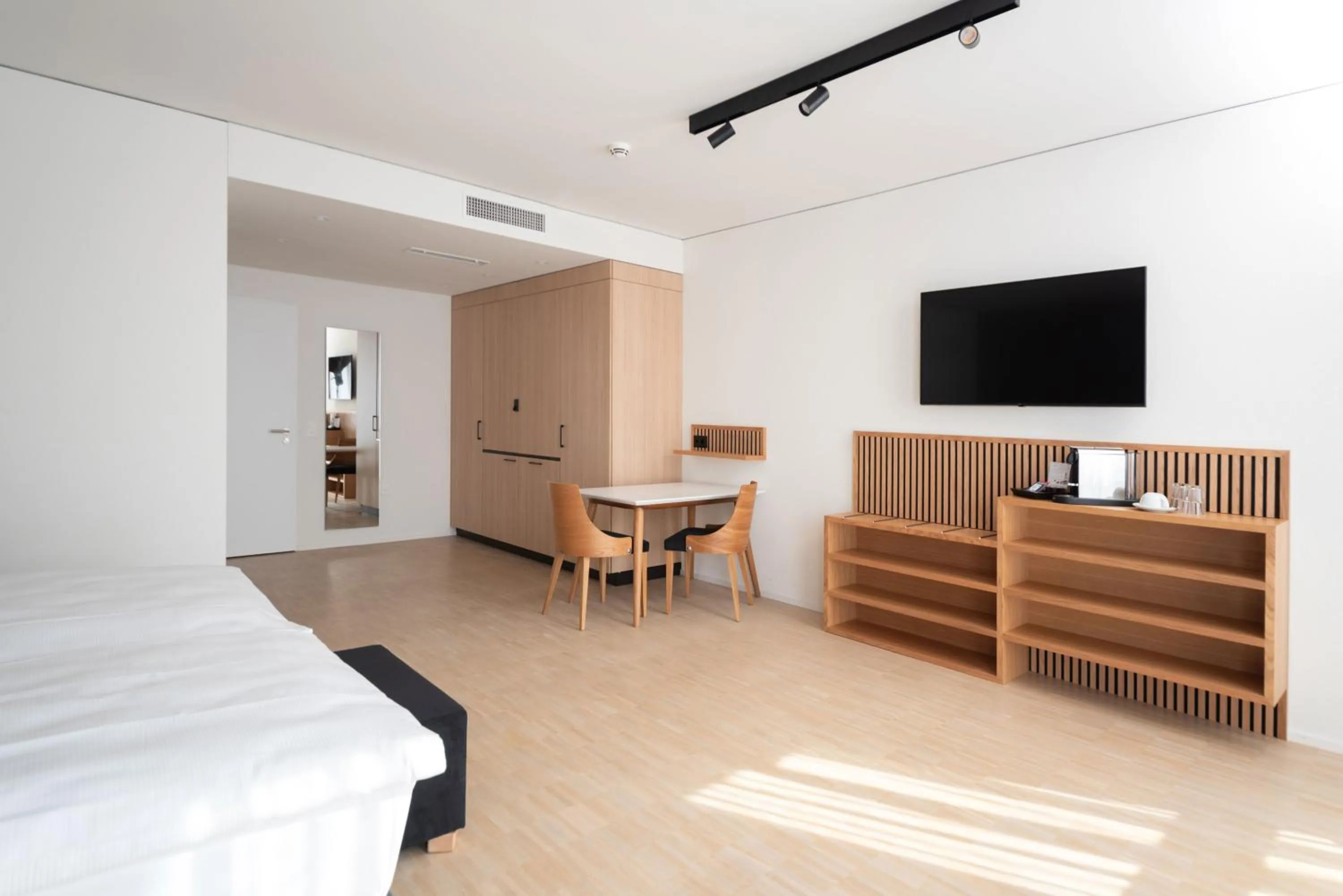 TV and multimedia, Bed in Tailormade Hotel BAB Bachenbülach