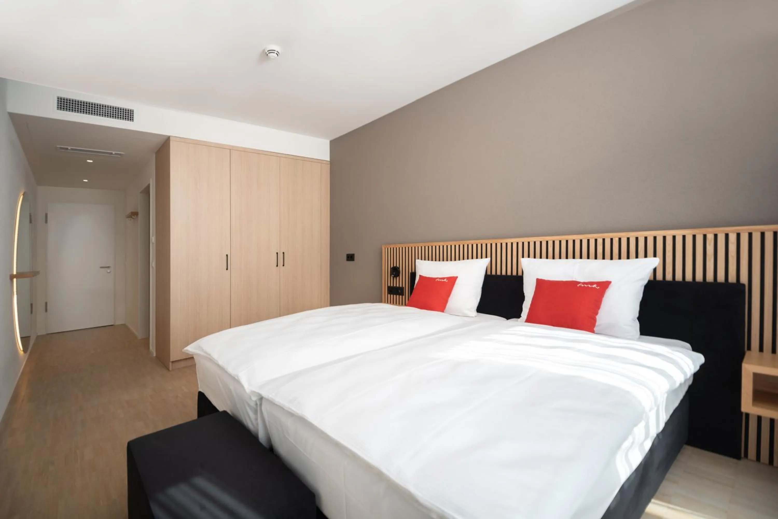 Bedroom, Bed in Tailormade Hotel BAB Bachenbülach