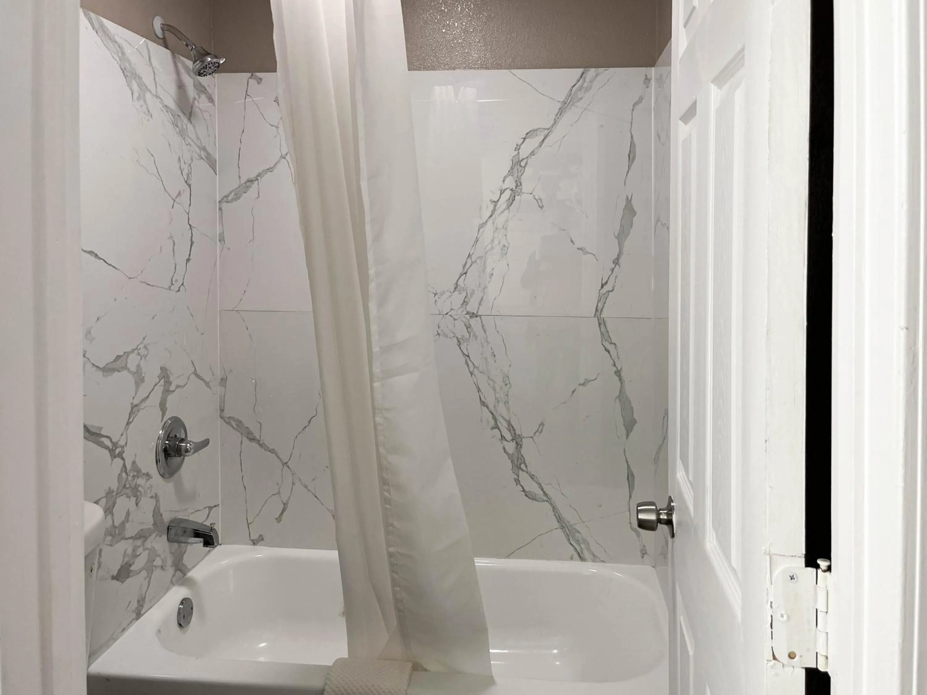 Bath in Studio 6 Suites - Lafayette, IN