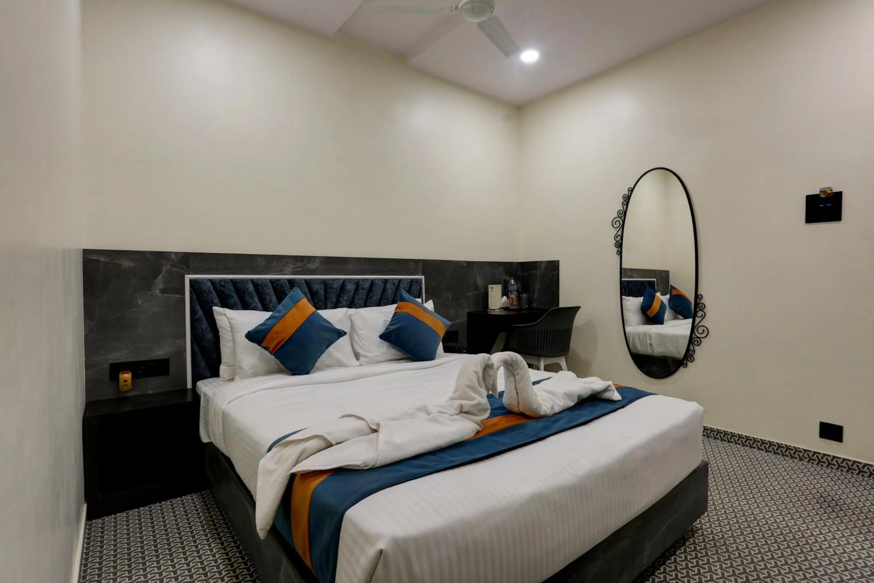 Bedroom, Bed in DIAMOND HOTEL