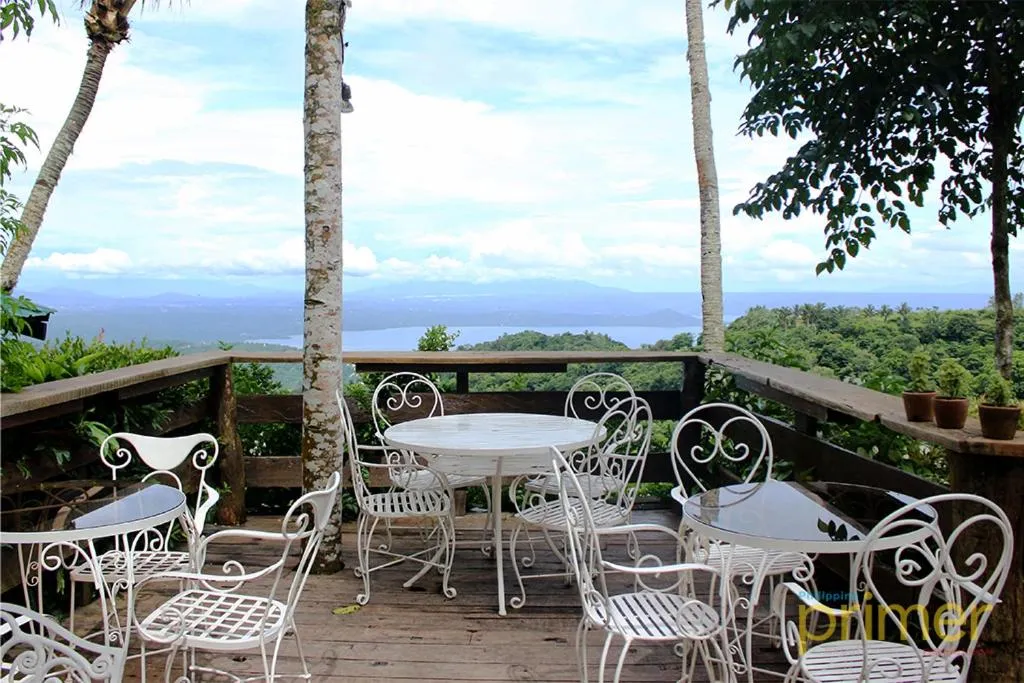 Tagaytay Cozy Staycation in Villa Kluis Pine Suite