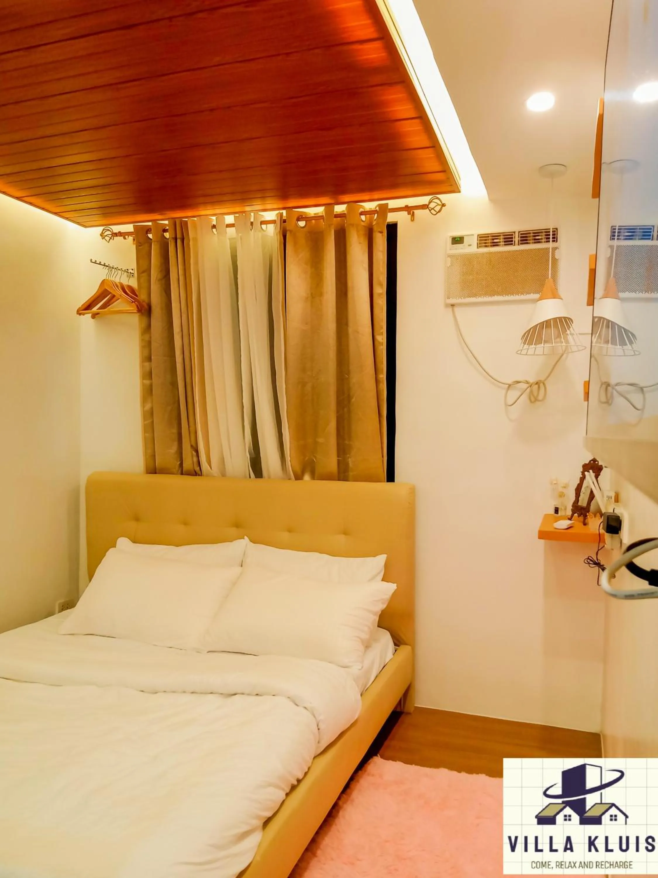 Bed in Tagaytay Cozy Staycation in Villa Kluis Pine Suite