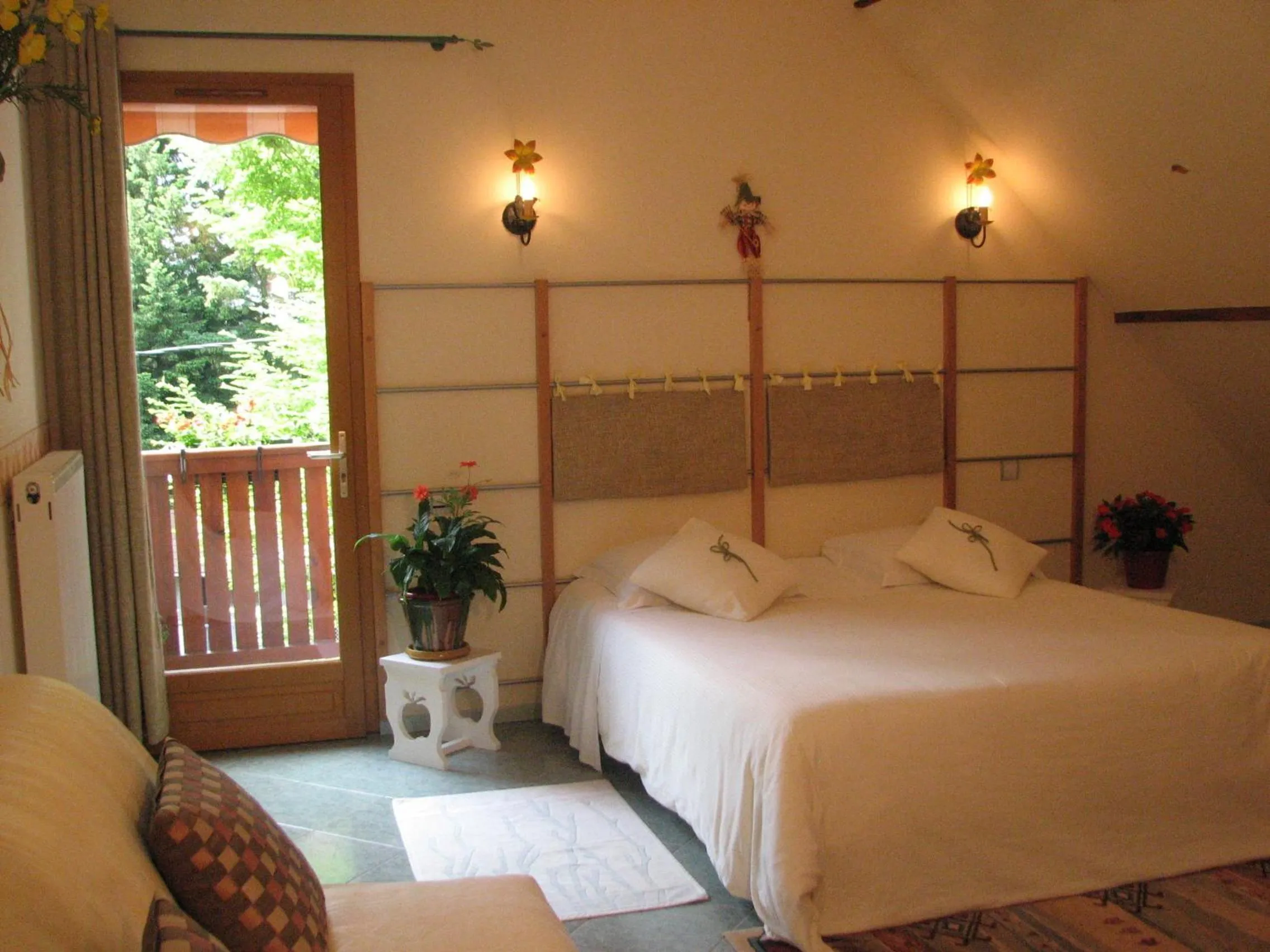 Day, Bed in Le Pas de L'Ane Chambres d'hôtes